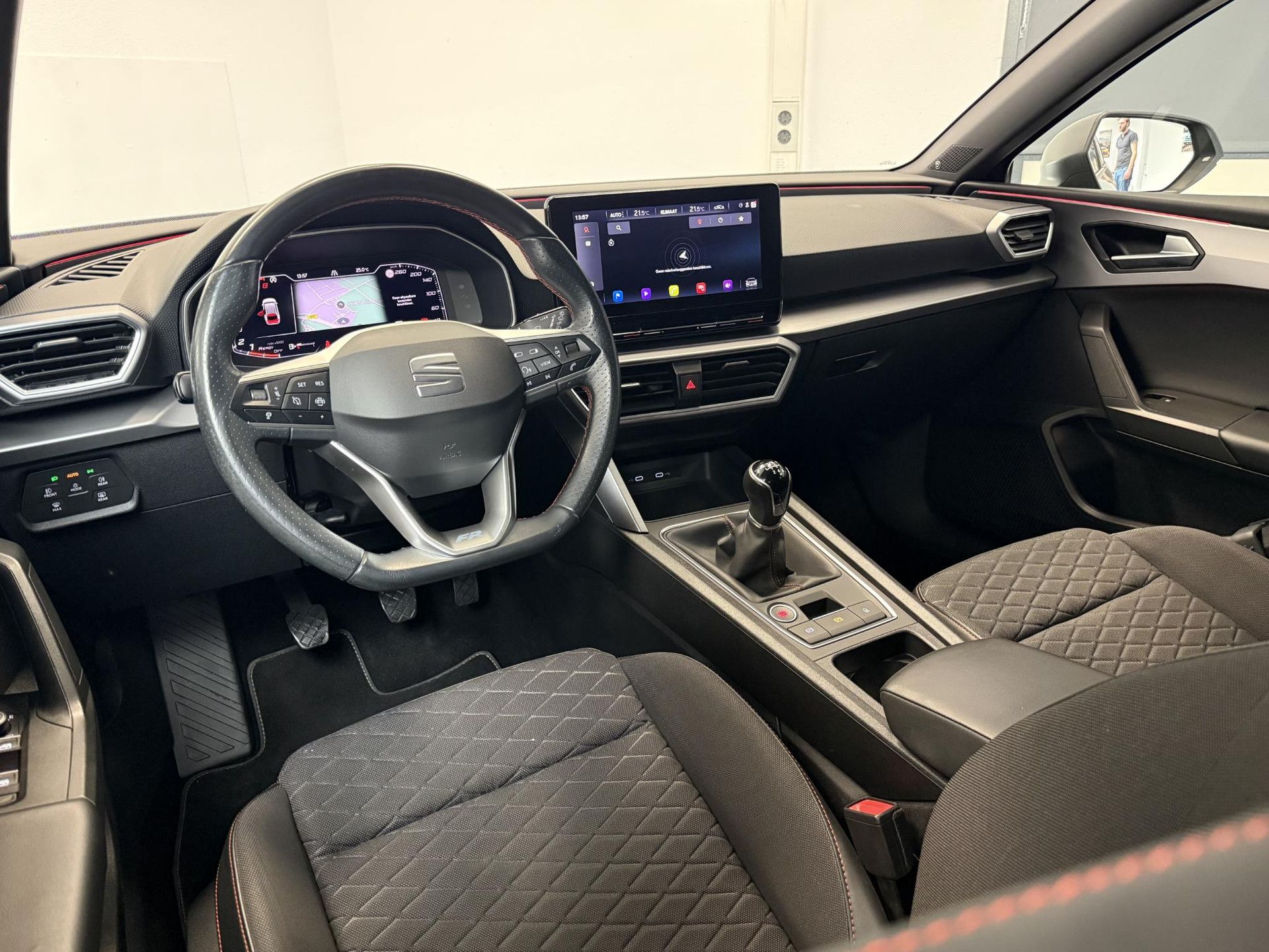 SEAT Leon met kenteken S-181-BG – interieur