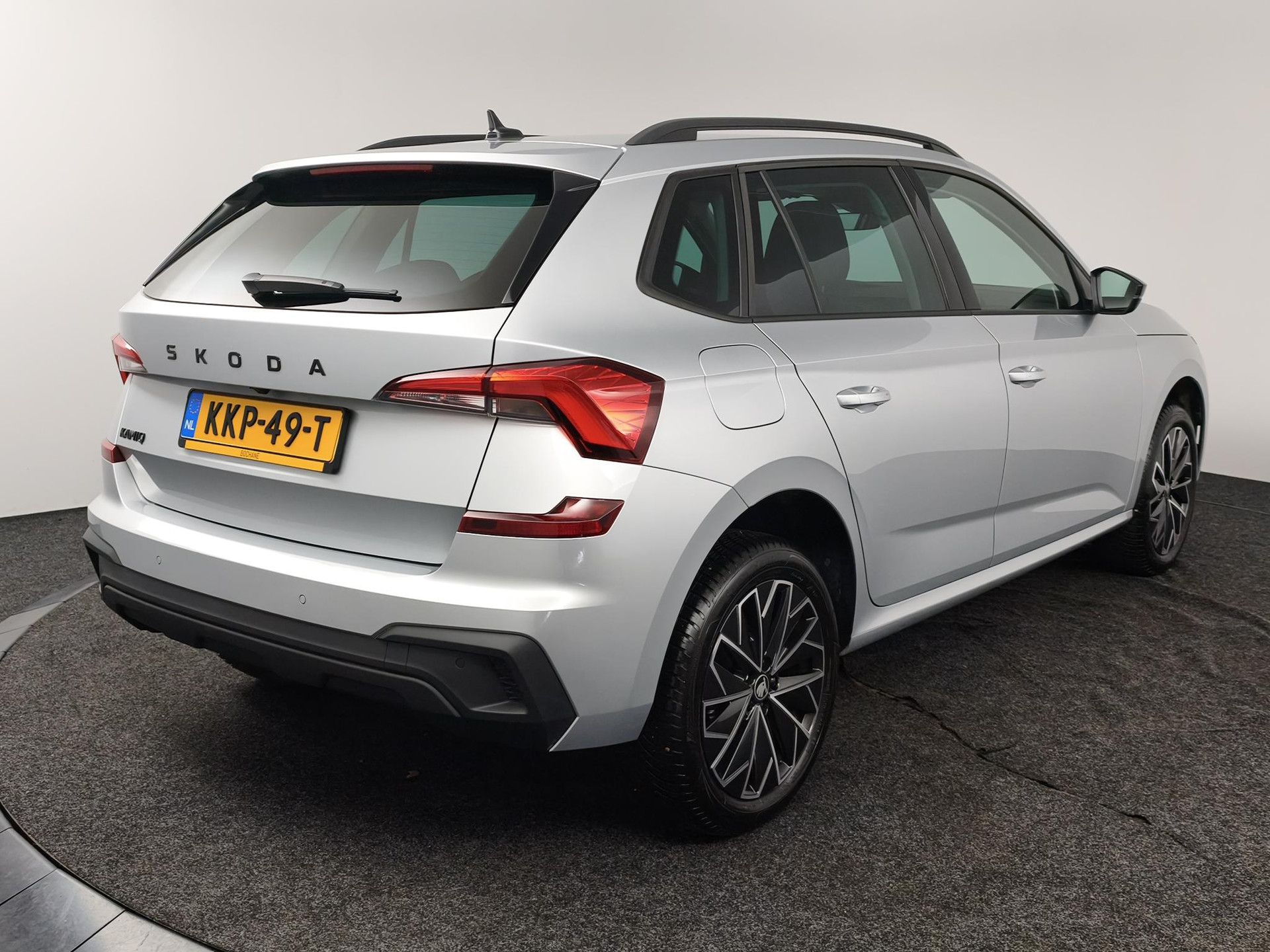 Skoda Kamiq met kenteken KKP-49-T – achteraanzicht