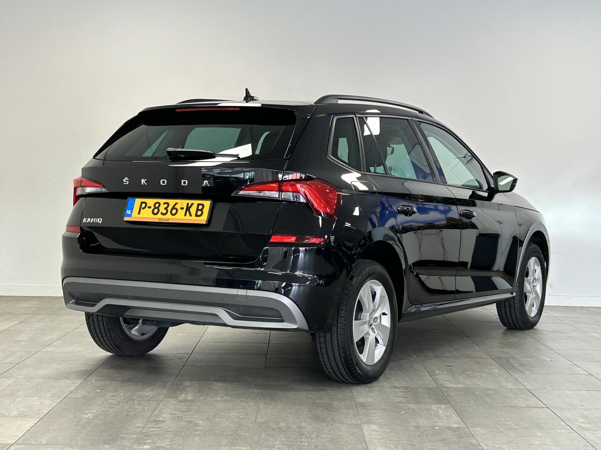 Skoda Kamiq met kenteken P-836-KB – achteraanzicht