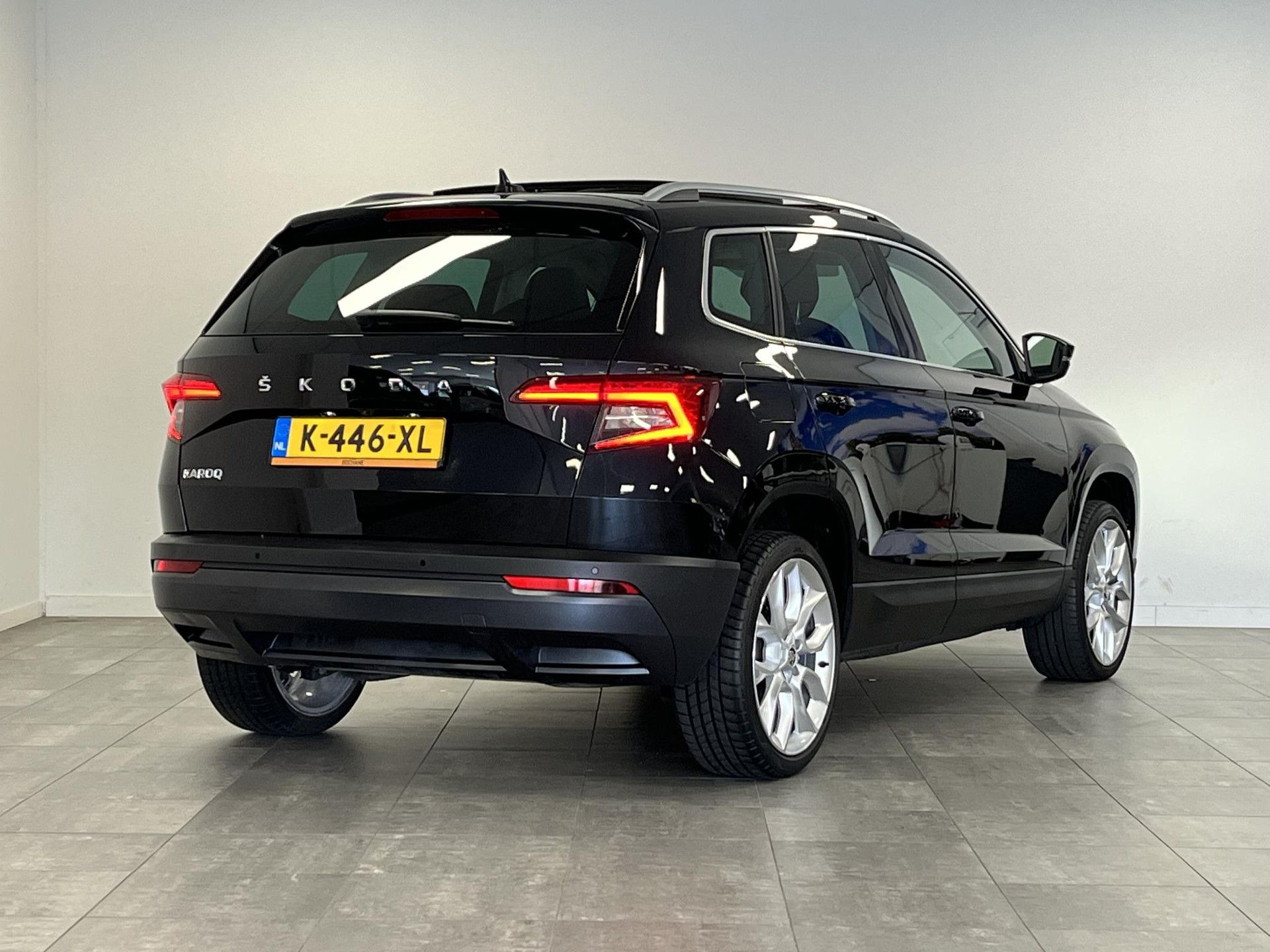 Skoda Karoq met kenteken K-446-XL – achteraanzicht