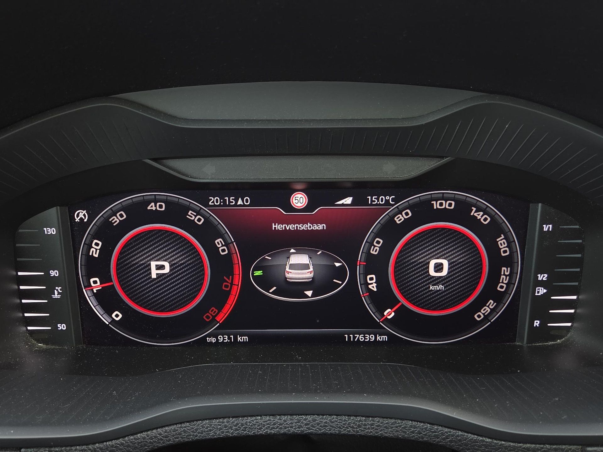 Skoda Karoq met kenteken L-938-FH – dashboard