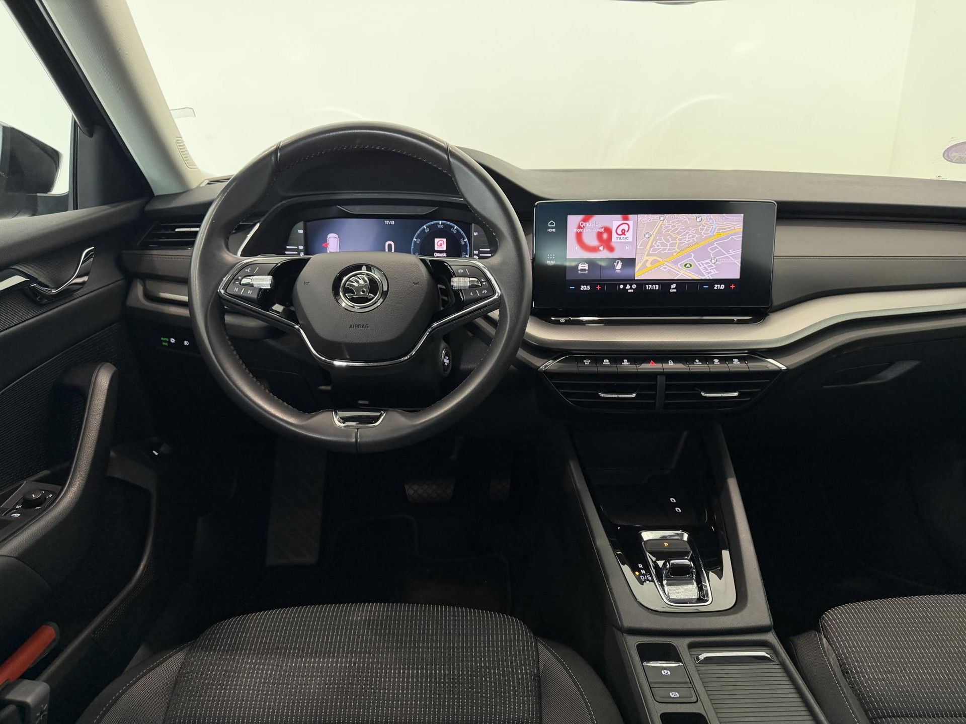 Skoda Octavia met kenteken P-168-DH – interieur