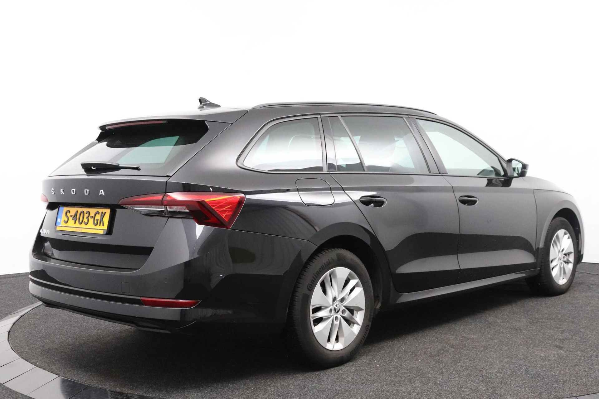 Skoda Octavia met kenteken S-403-GK – achteraanzicht