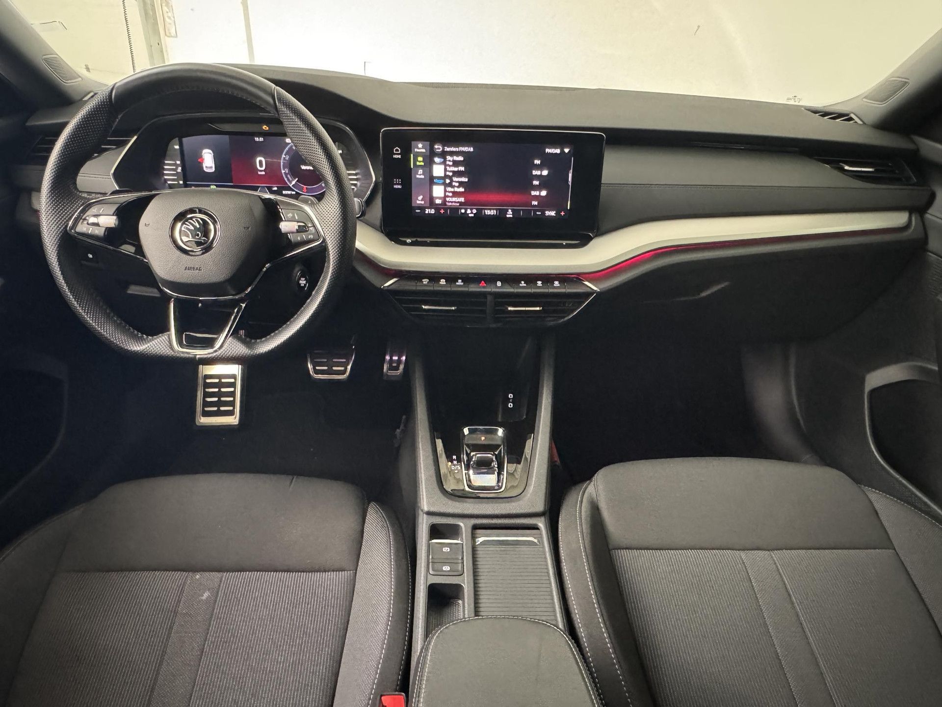 Skoda Octavia met kenteken T-467-DF – interieur