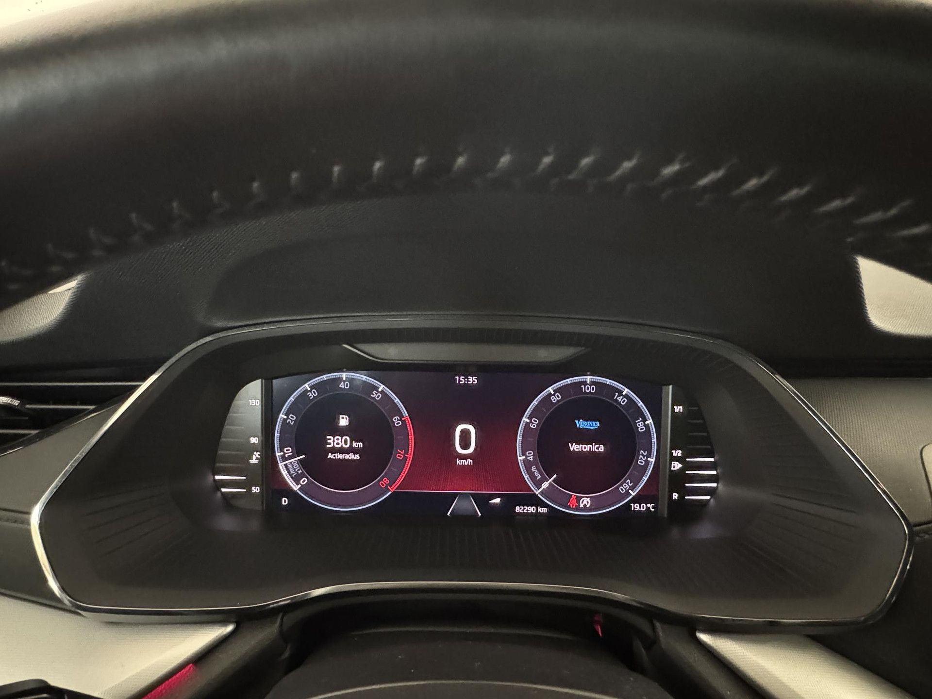 Skoda Octavia met kenteken T-467-DF – dashboard