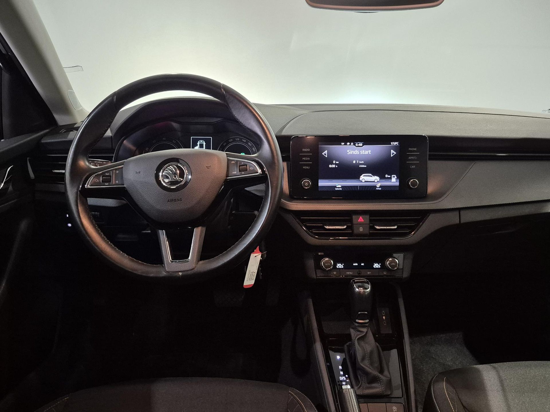 Skoda Scala met kenteken J-932-XJ – interieur