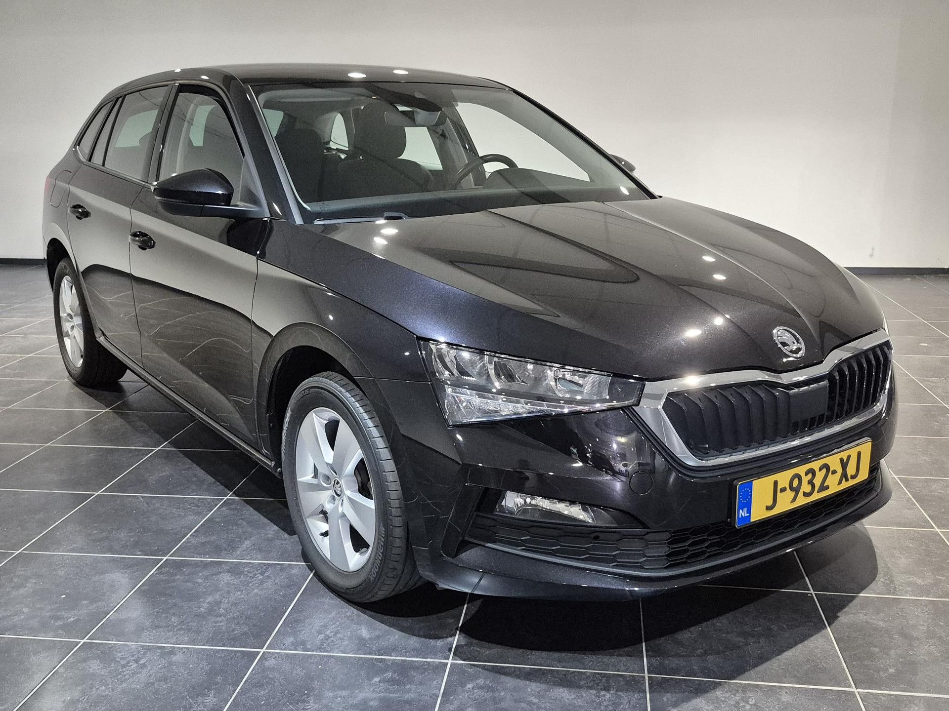 Skoda Scala met kenteken J-932-XJ – detailfoto