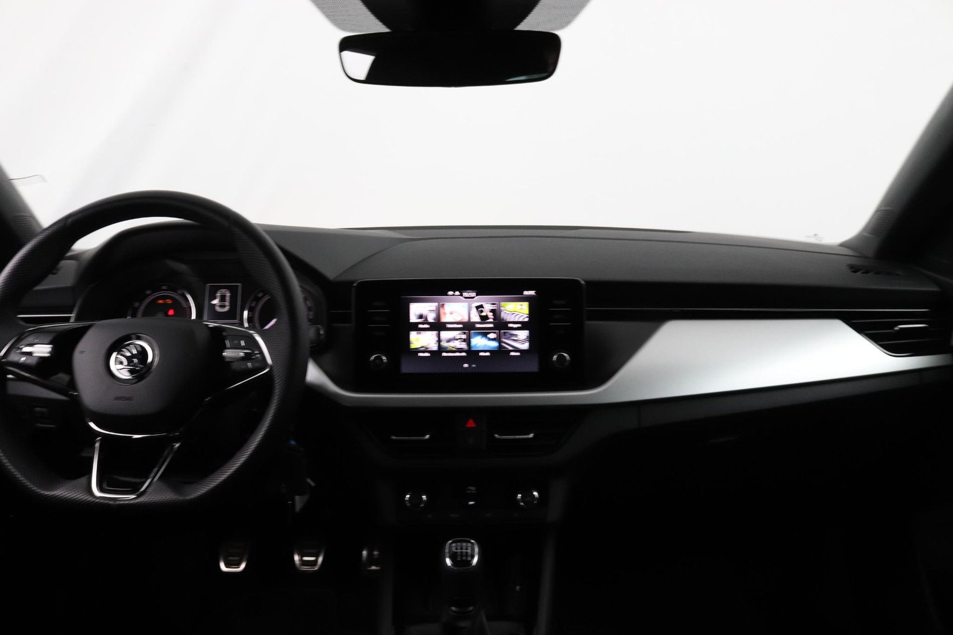 Skoda Scala met kenteken S-226-FR – interieur