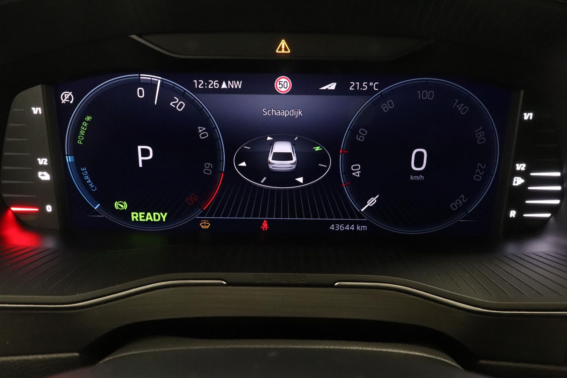 Skoda Superb met kenteken KKF-51-H – interieur