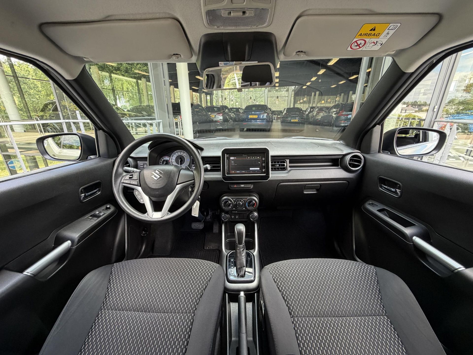 Suzuki Ignis met kenteken KLZ-72-K – interieur