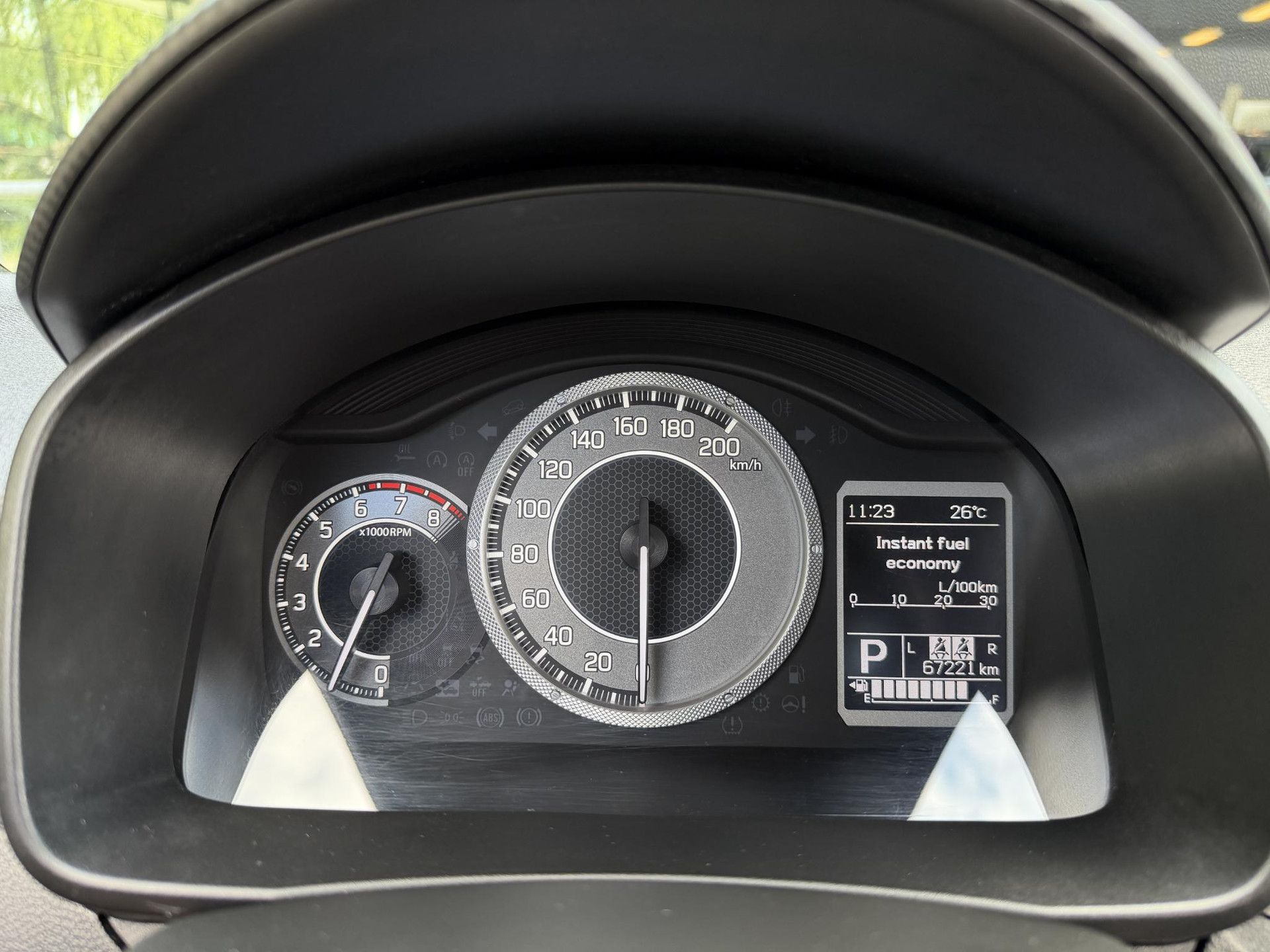 Suzuki Ignis met kenteken KLZ-72-K – dashboard