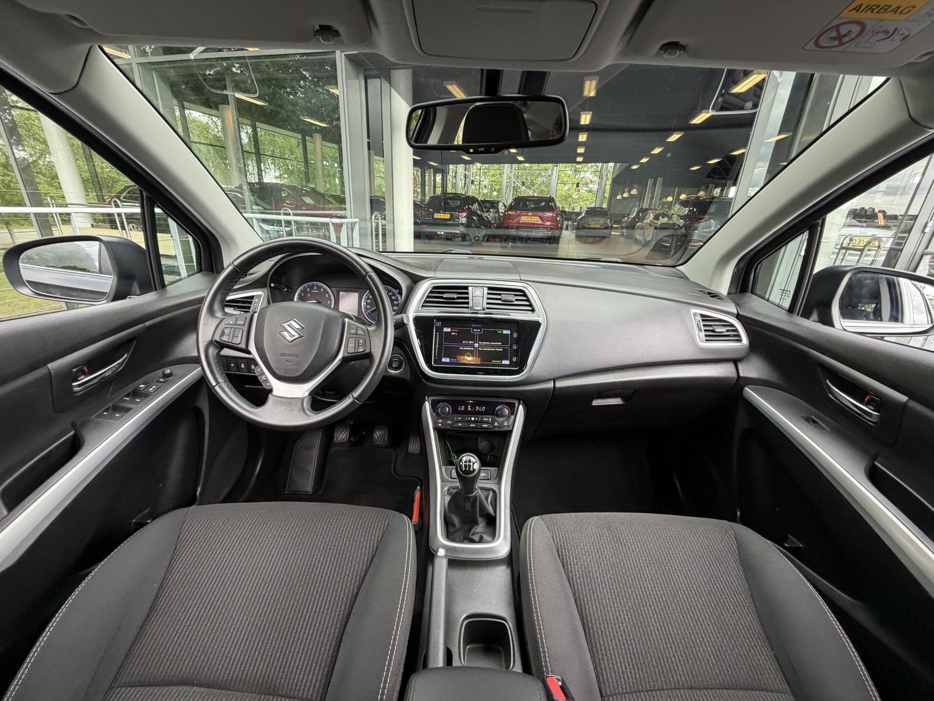 Suzuki S-Cross met kenteken H-478-BT – interieur
