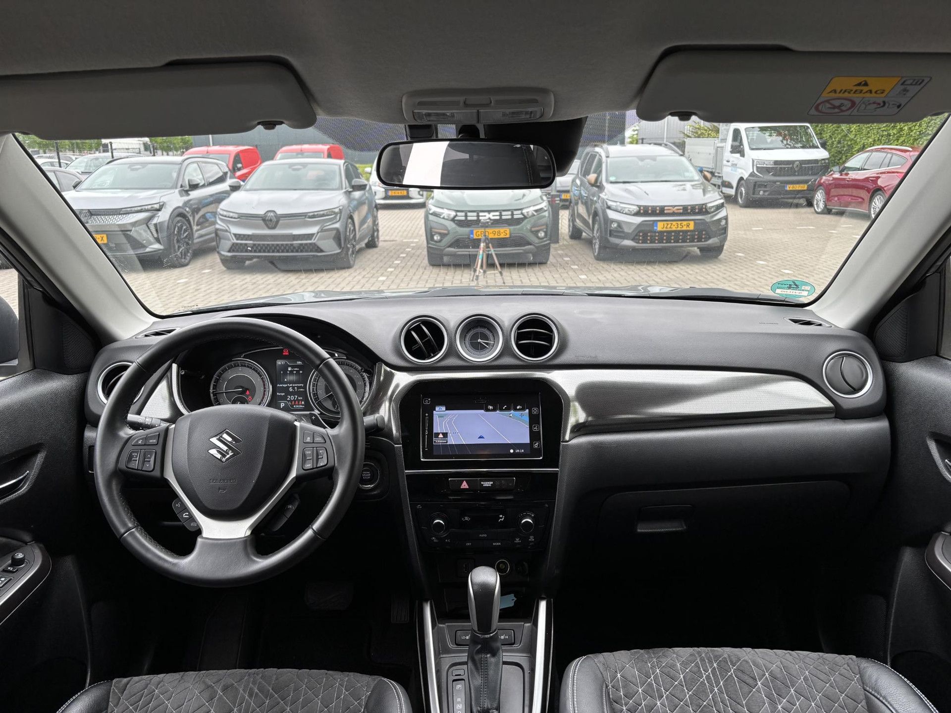 Suzuki Vitara met kenteken N-211-HG – interieur