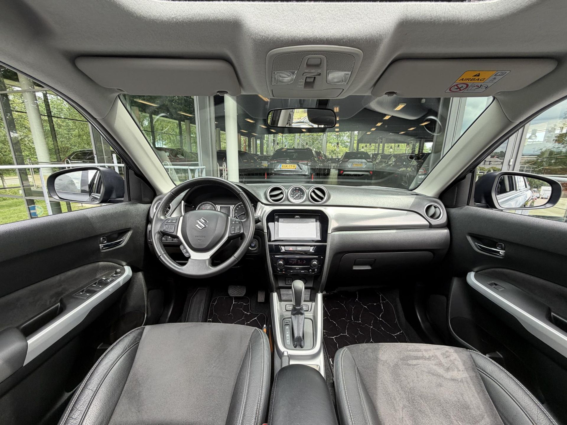 Suzuki Vitara met kenteken RP-414-P – interieur