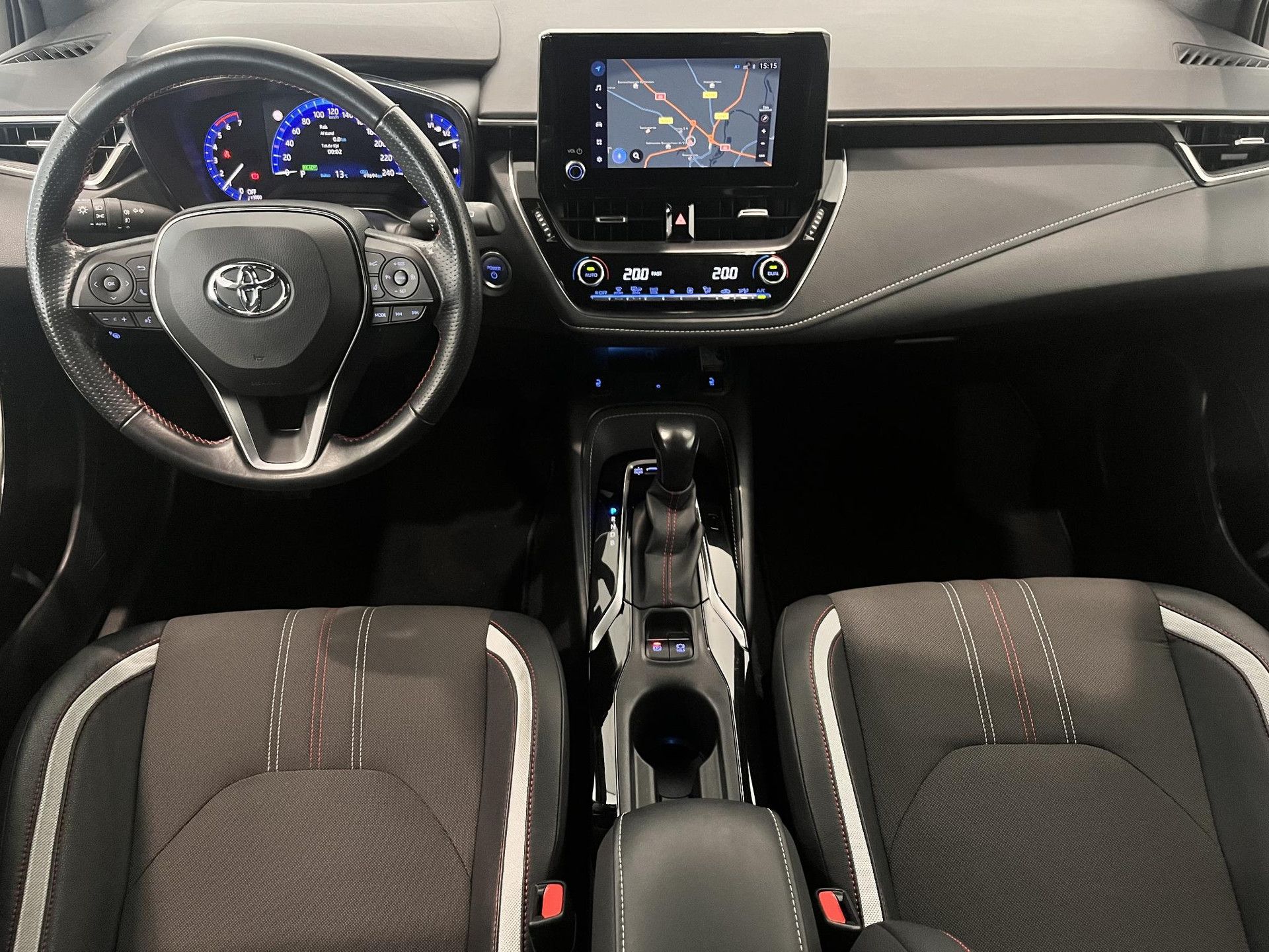 Toyota CorollaTouringSports met kenteken S-222-NJ – interieur