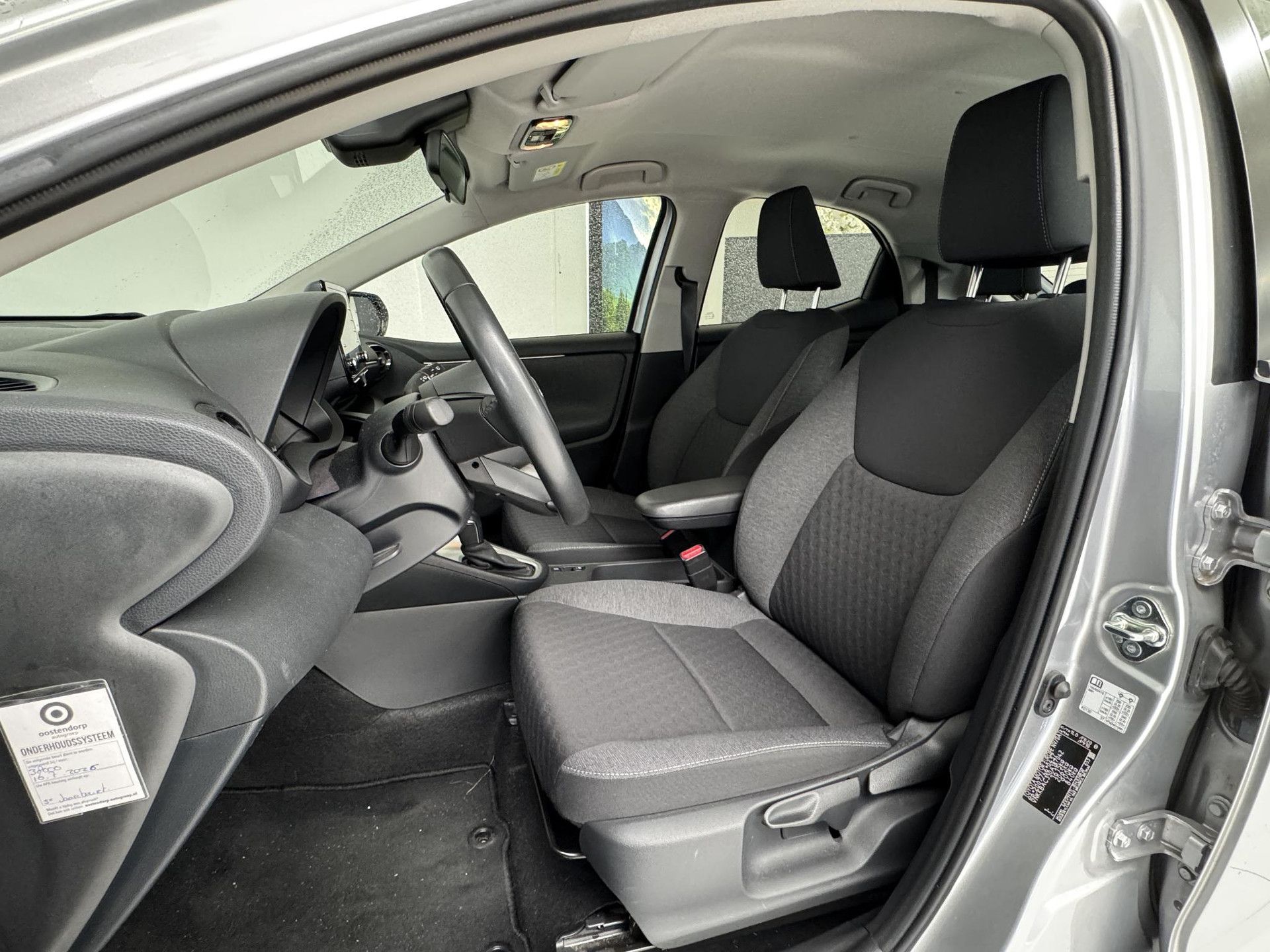Toyota Yaris met kenteken L-962-TZ – interieur