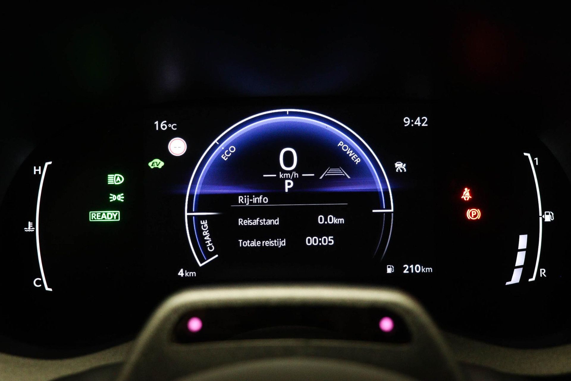Toyota YarisCross met kenteken KBT-73-X – interieur