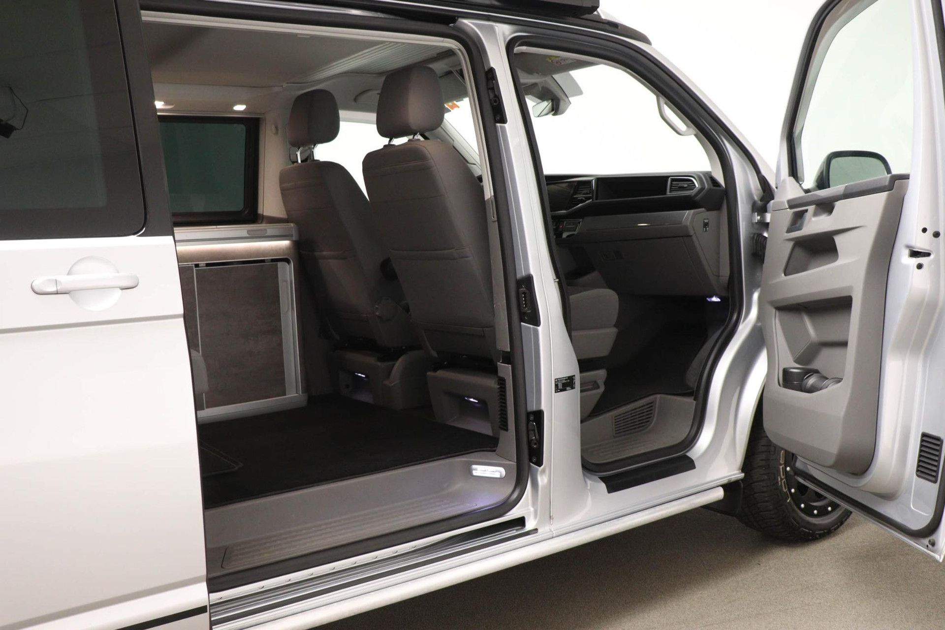 Volkswagen California met kenteken VVV-92-D – dashboard