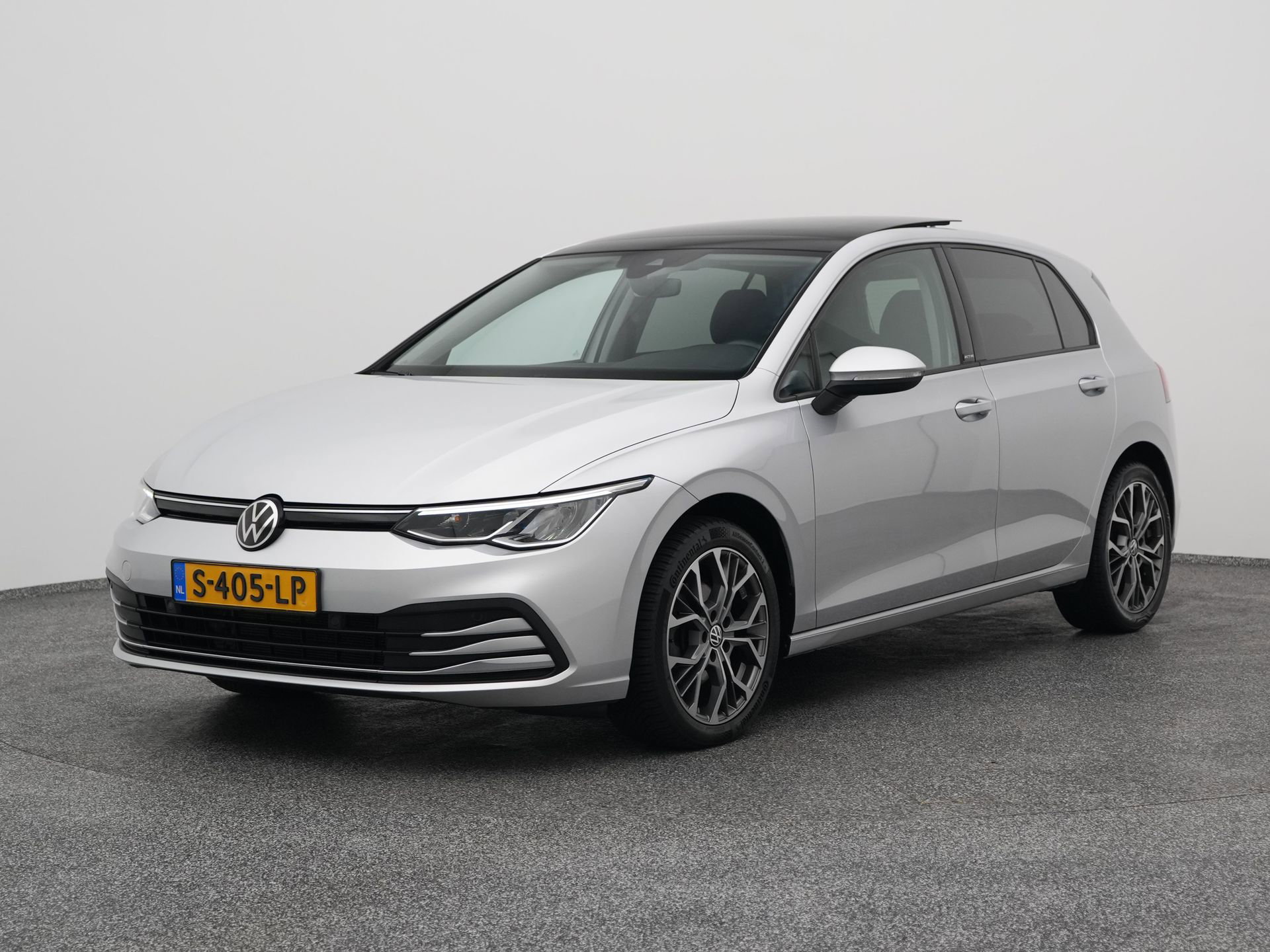Volkswagen Golf met kenteken S-405-LP – vooraanzicht