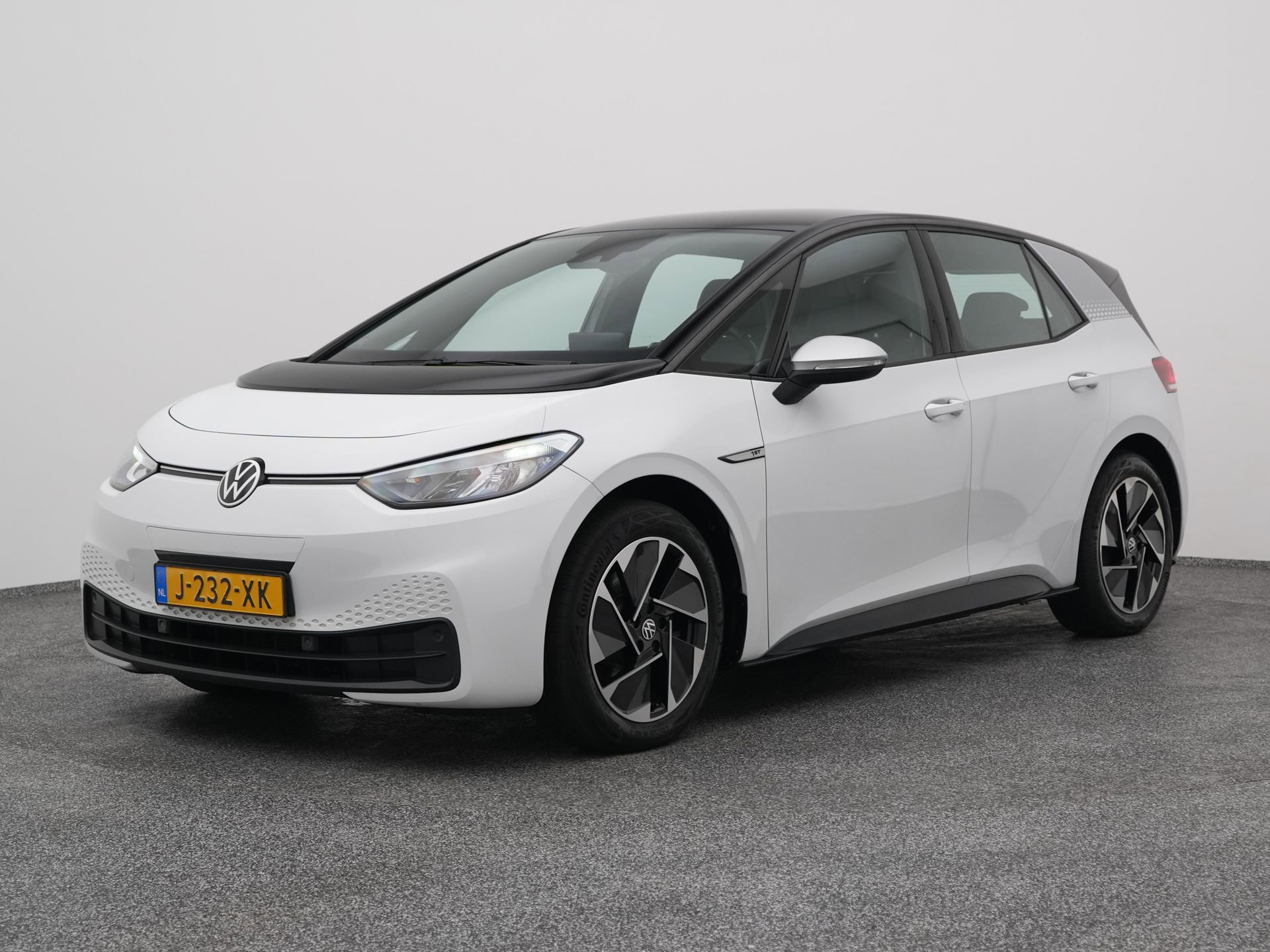 Volkswagen ID.3 met kenteken J-232-XK – vooraanzicht