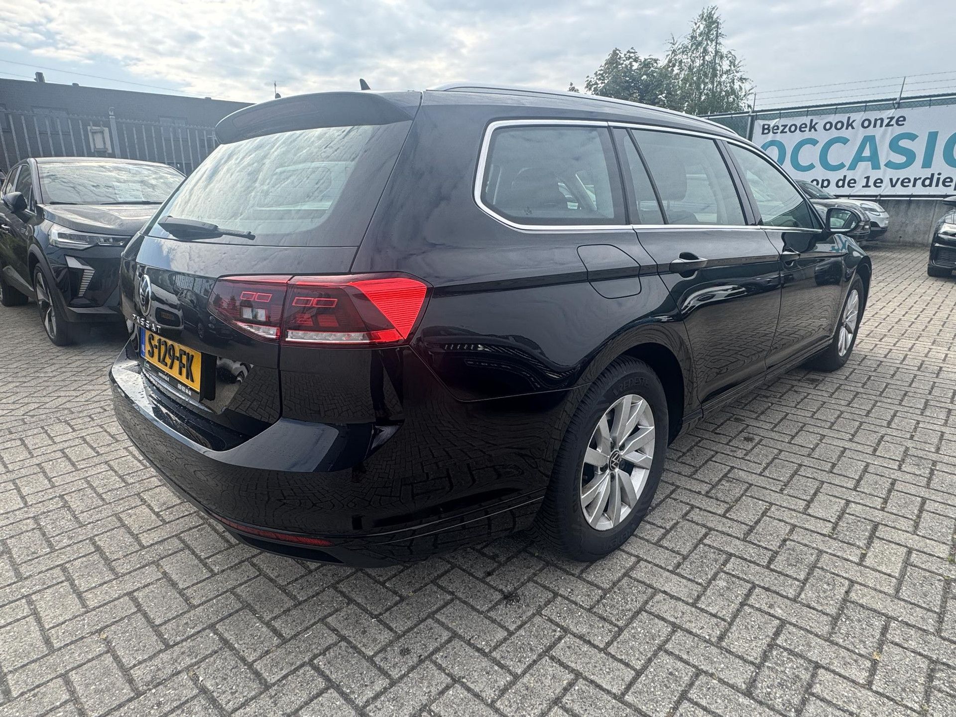 Volkswagen Passat met kenteken S-129-FK – achteraanzicht