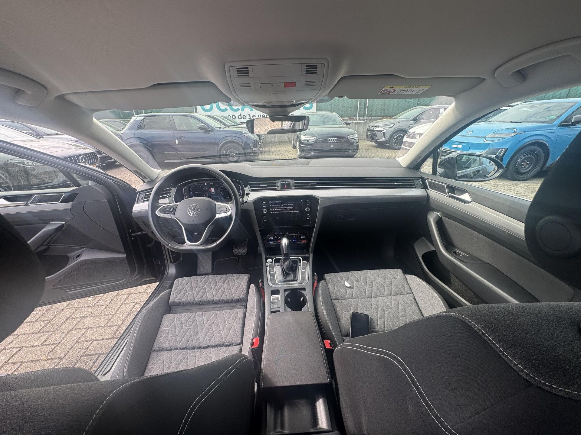 Volkswagen Passat met kenteken S-129-FK – interieur