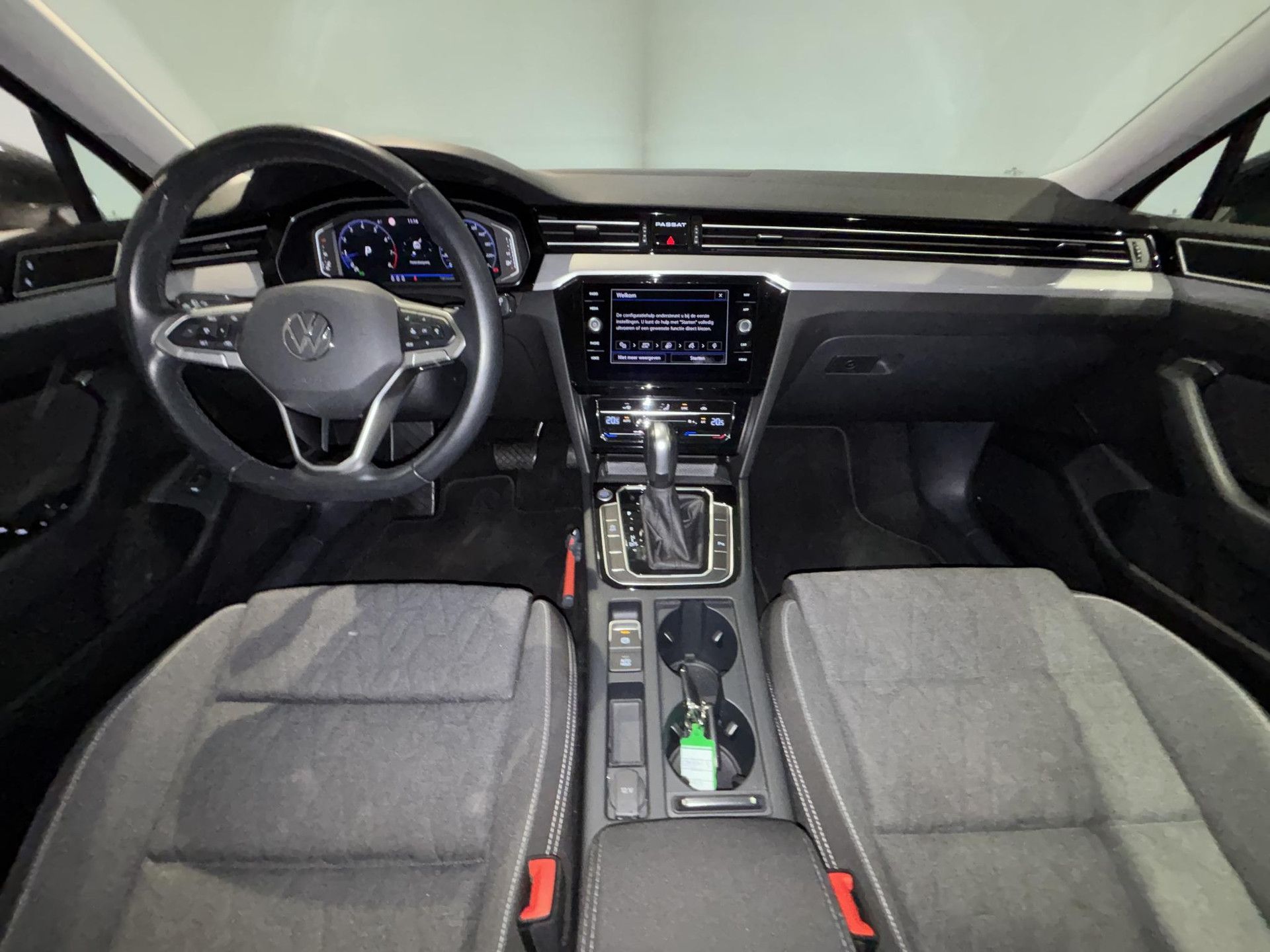 Volkswagen Passat met kenteken S-148-KD – interieur