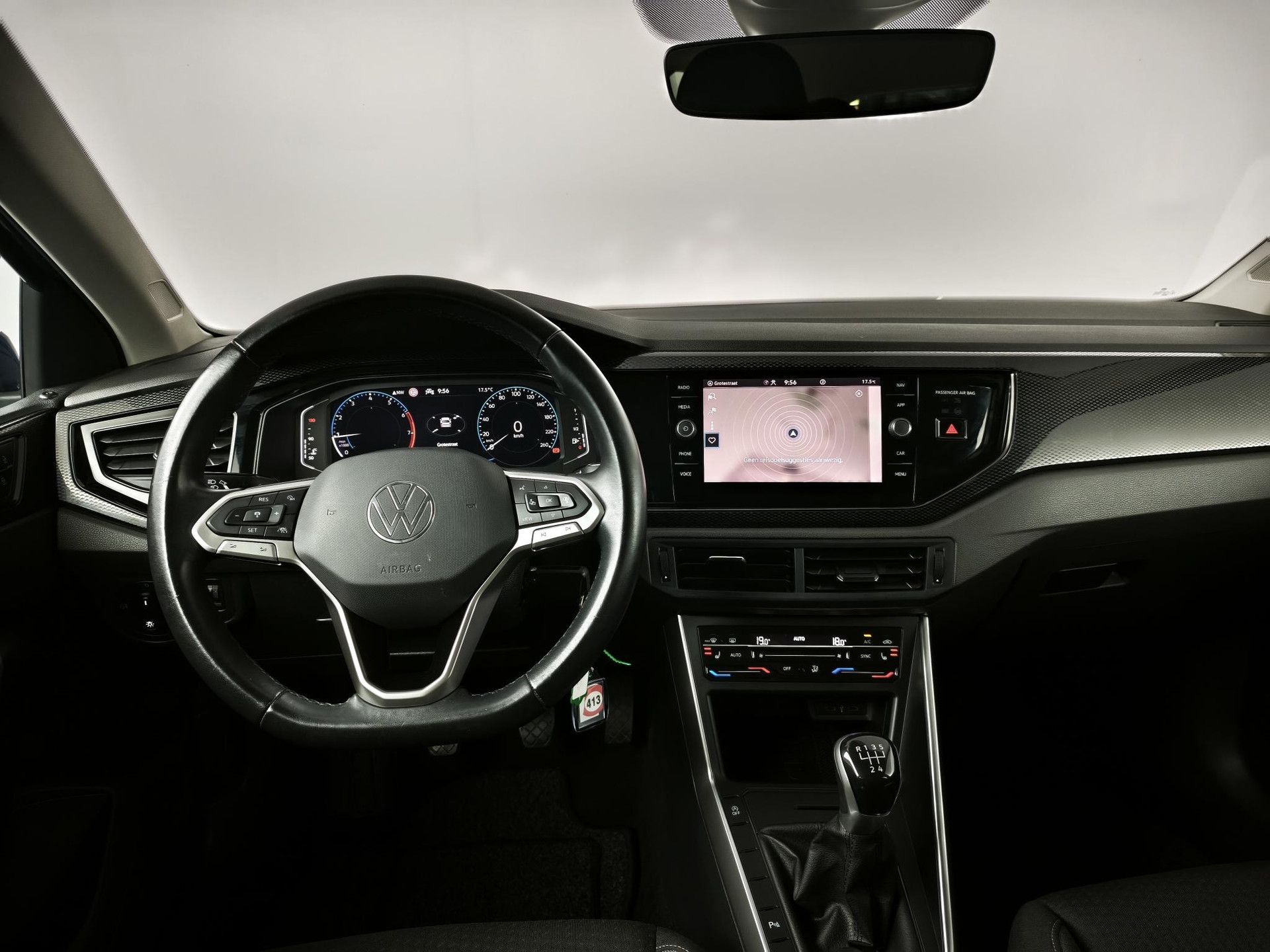 Volkswagen Polo met kenteken P-763-XP – interieur