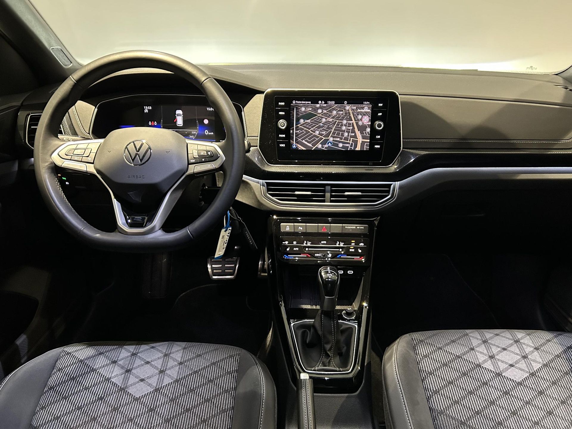 Volkswagen T-Cross met kenteken KBP-09-J – interieur