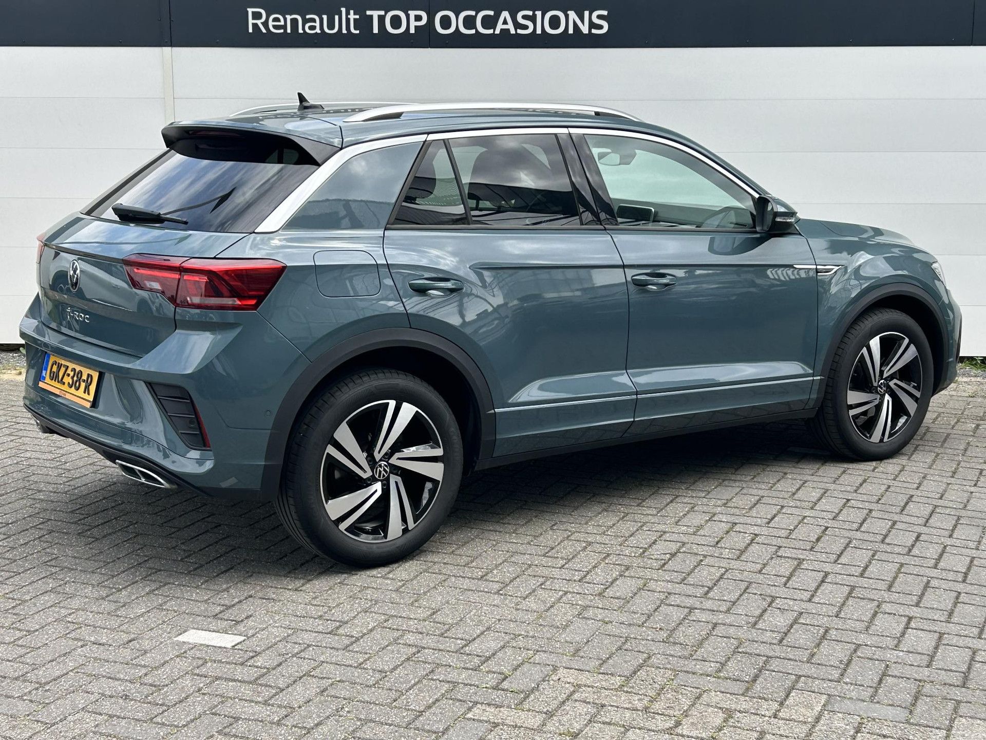 Volkswagen T-Roc met kenteken GKZ-38-R – achteraanzicht
