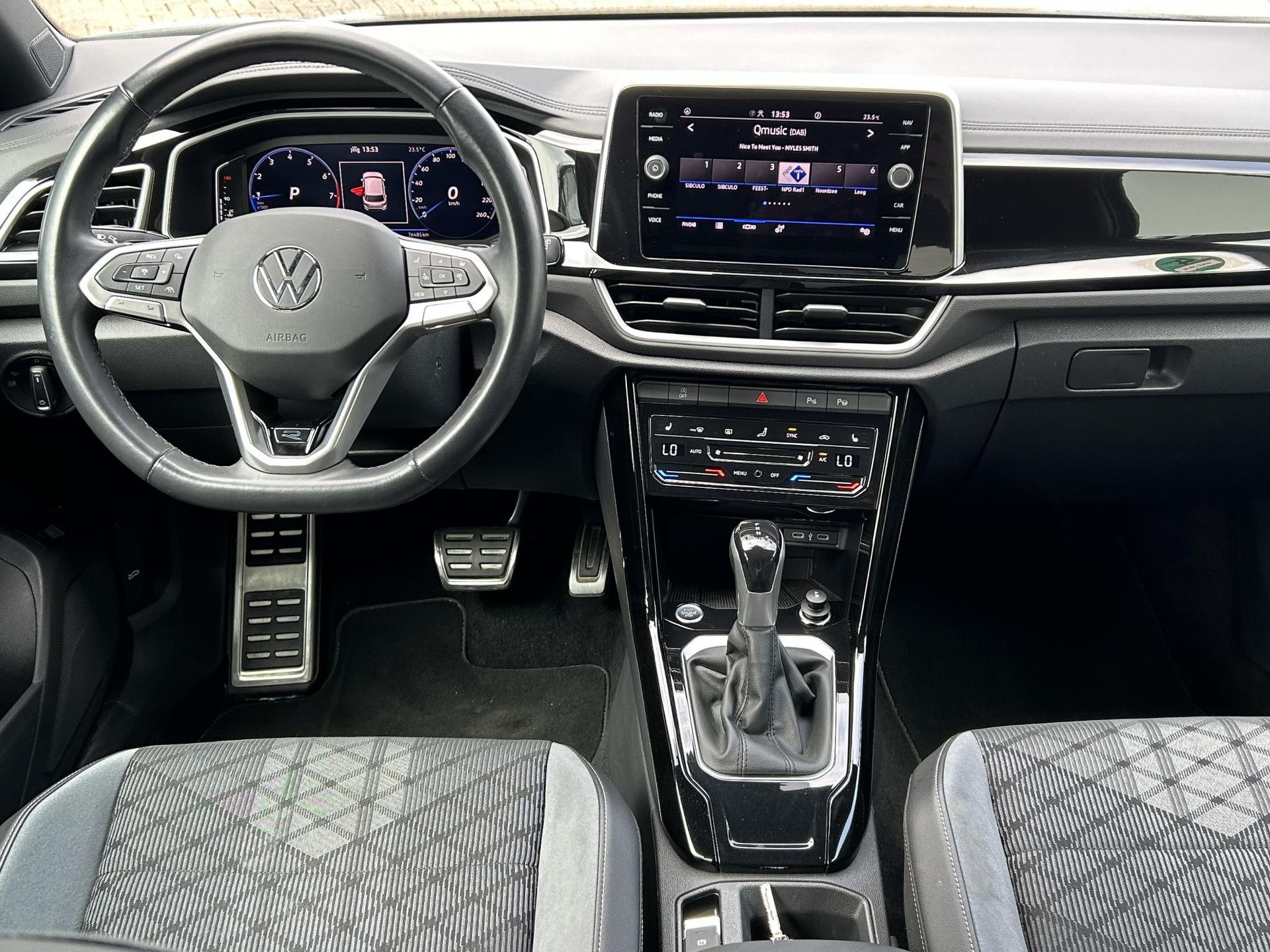 Volkswagen T-Roc met kenteken GKZ-38-R – interieur