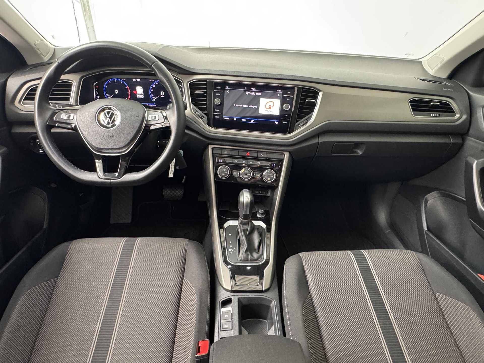 Volkswagen T-Roc met kenteken K-247-HH – interieur