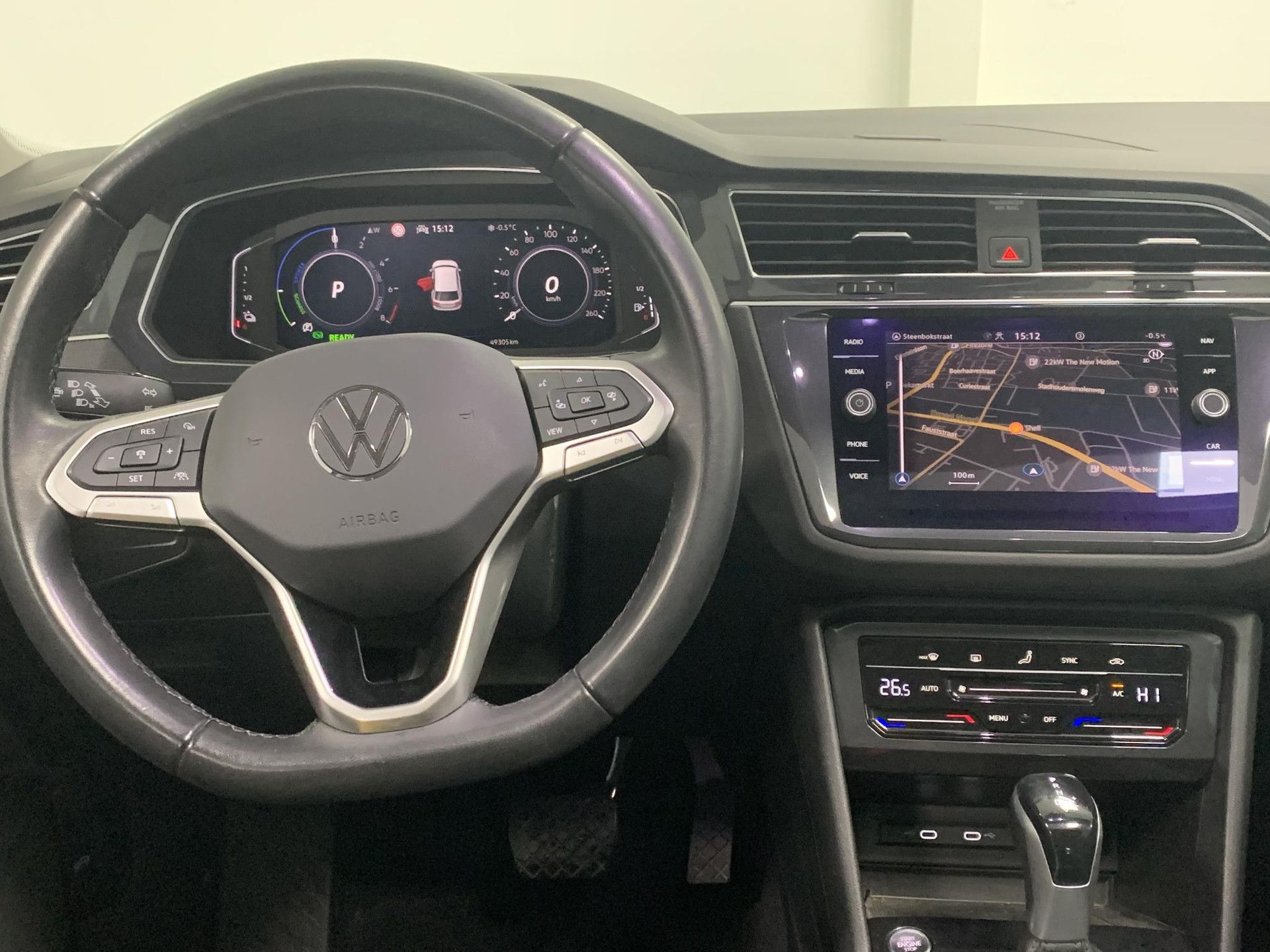 Volkswagen Tiguan met kenteken JRL-63-D – interieur