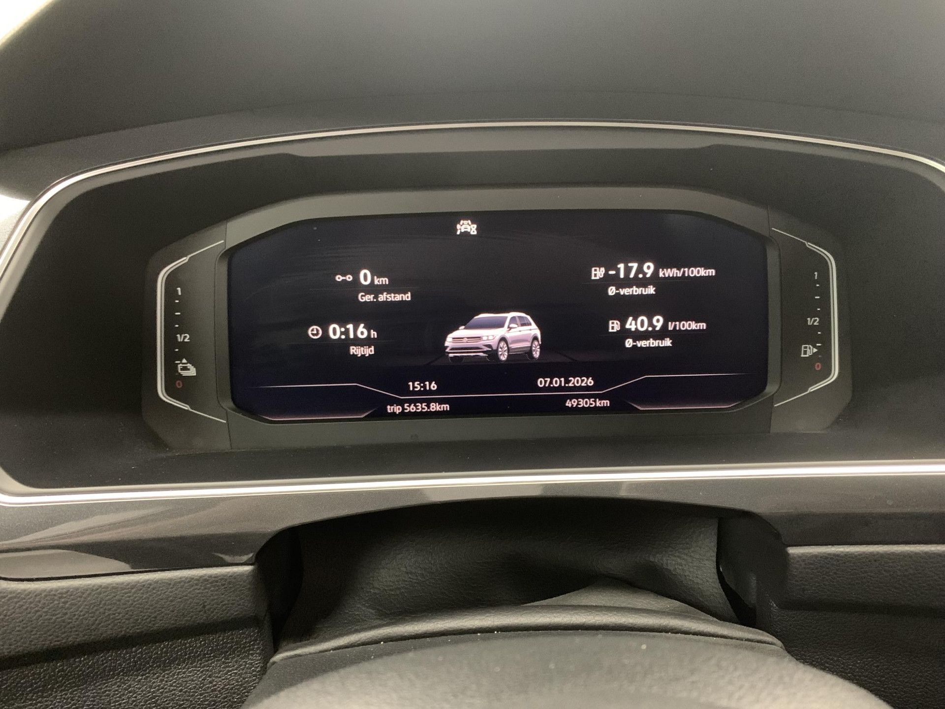 Volkswagen Tiguan met kenteken JRL-63-D – dashboard