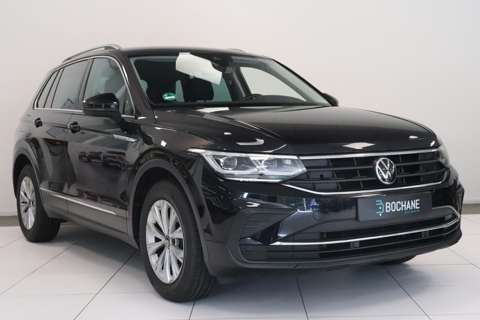 Volkswagen Tiguan met kenteken K-241-ZB – detailfoto