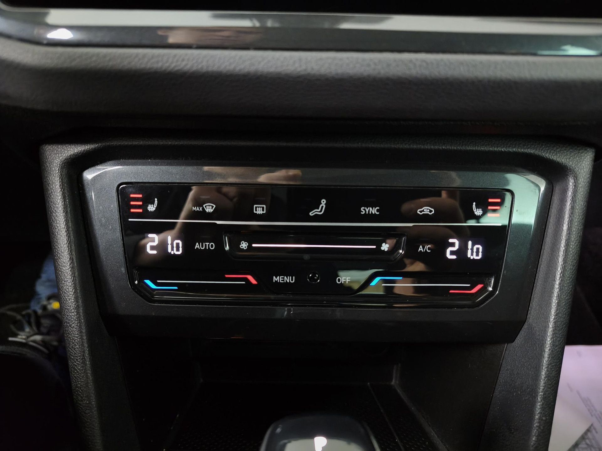 Volkswagen Tiguan met kenteken KGT-63-V – detailfoto