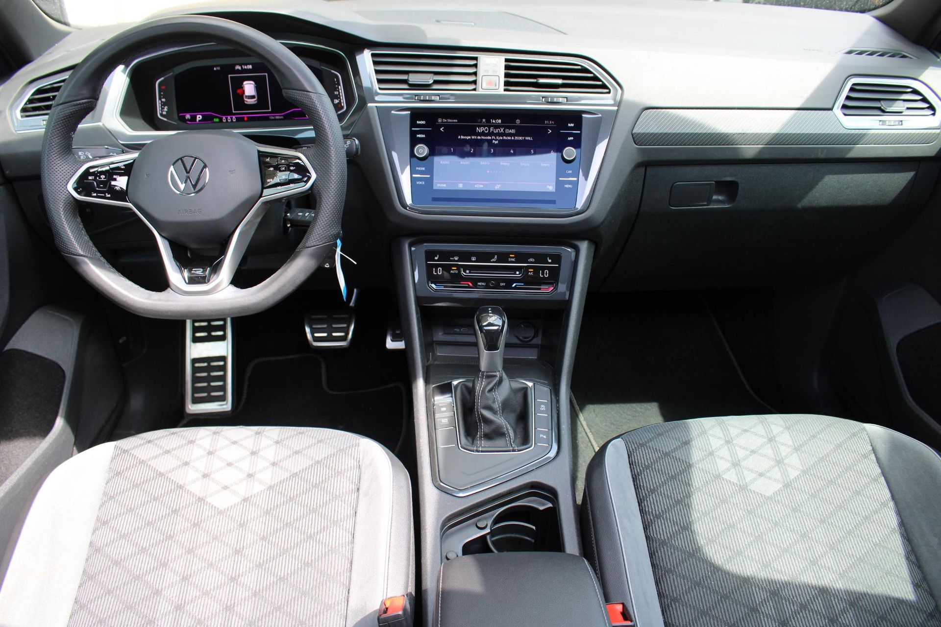 Volkswagen Tiguan met kenteken S-759-FZ – interieur