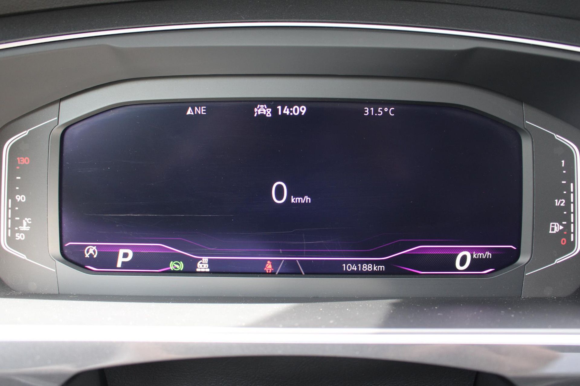 Volkswagen Tiguan met kenteken S-759-FZ – dashboard