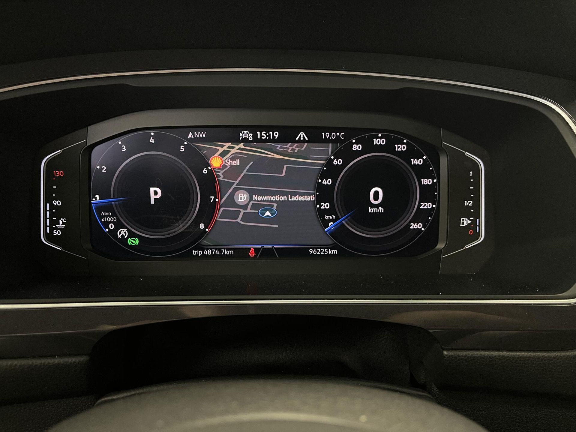 Volkswagen TiguanAllspace met kenteken N-180-GR – dashboard