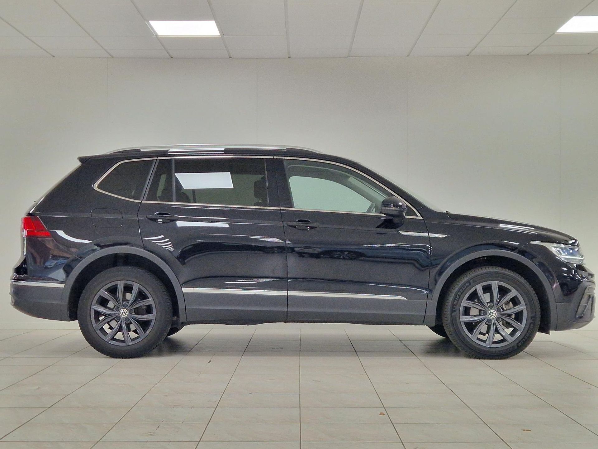 Volkswagen TiguanAllspace met kenteken S-982-NG – interieur