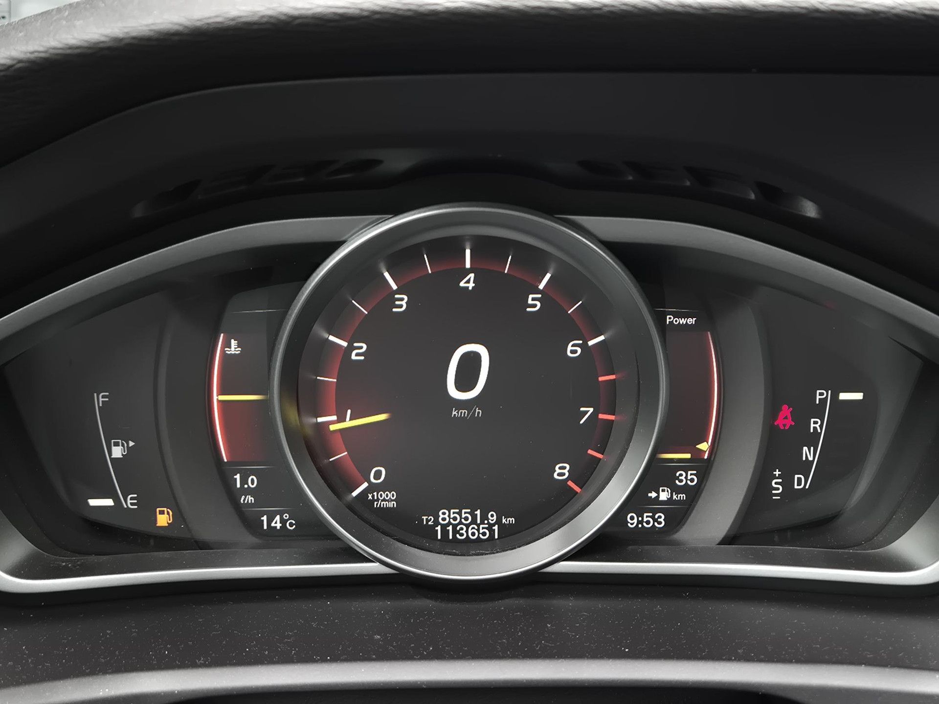 Volvo V40 met kenteken G-293-TX – dashboard