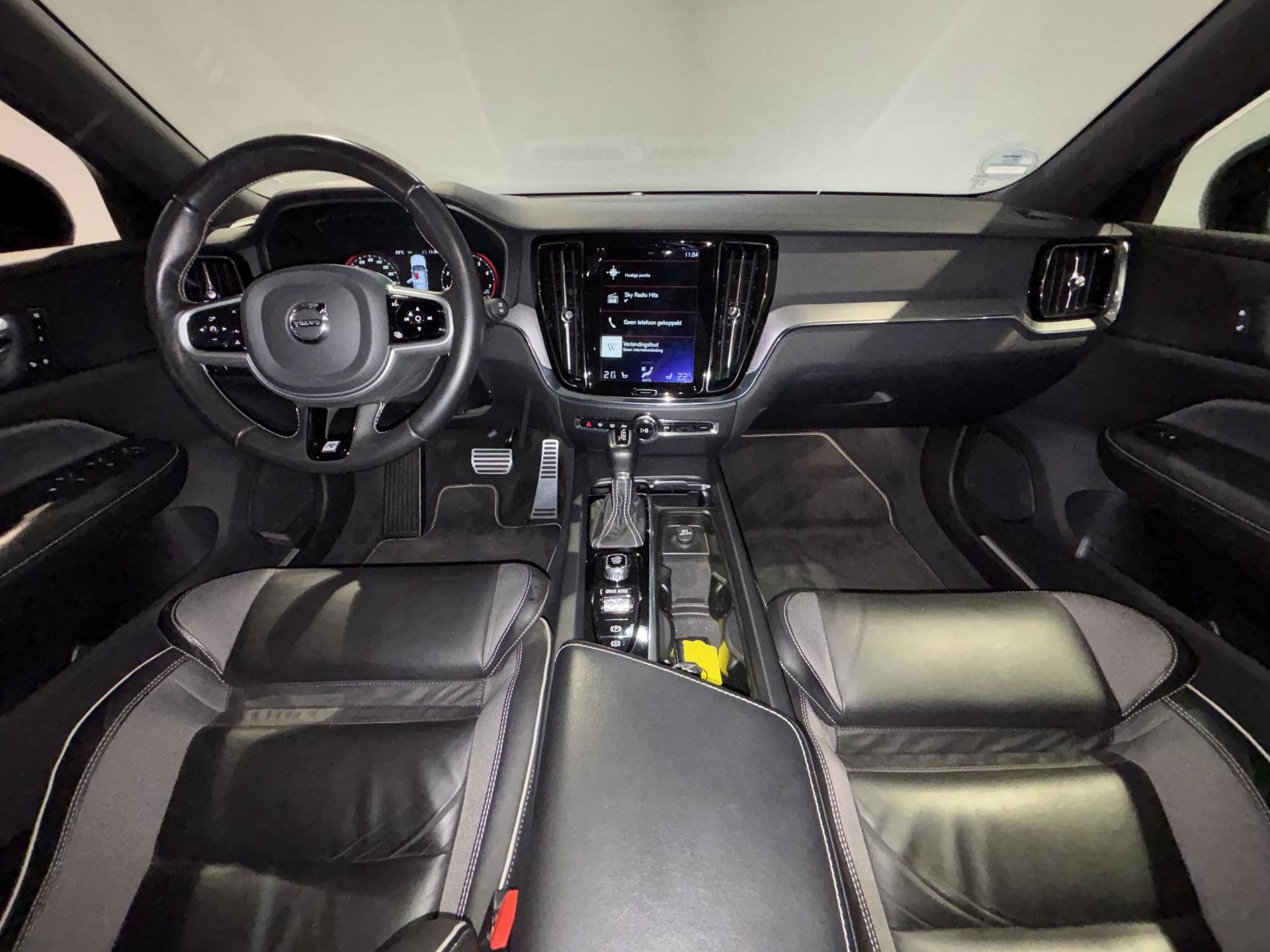 Volvo V60 met kenteken H-629-VT – interieur