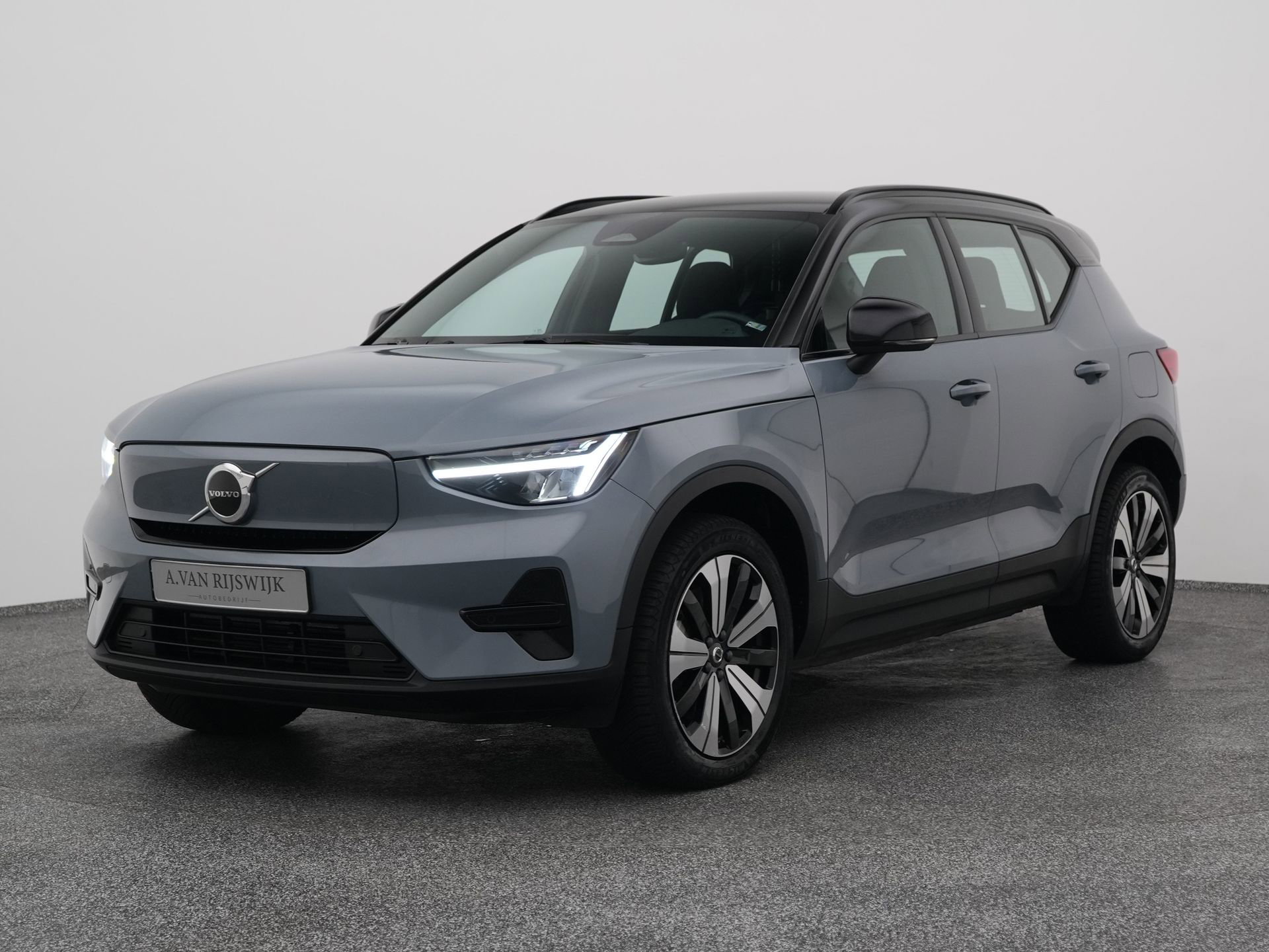 Volvo XC40 met kenteken KLK-30-L – vooraanzicht