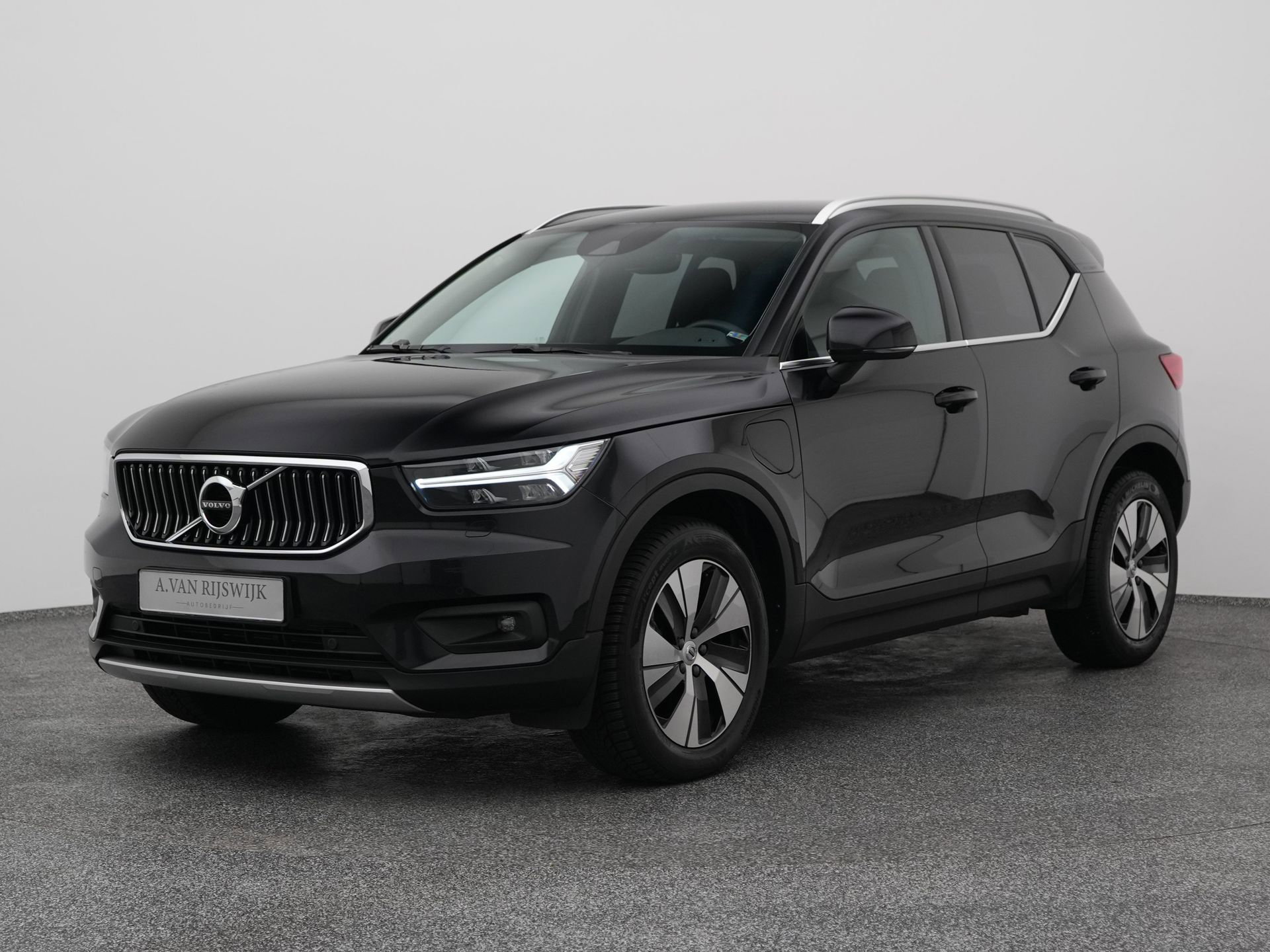 Volvo XC40 met kenteken KRF-75-L – vooraanzicht