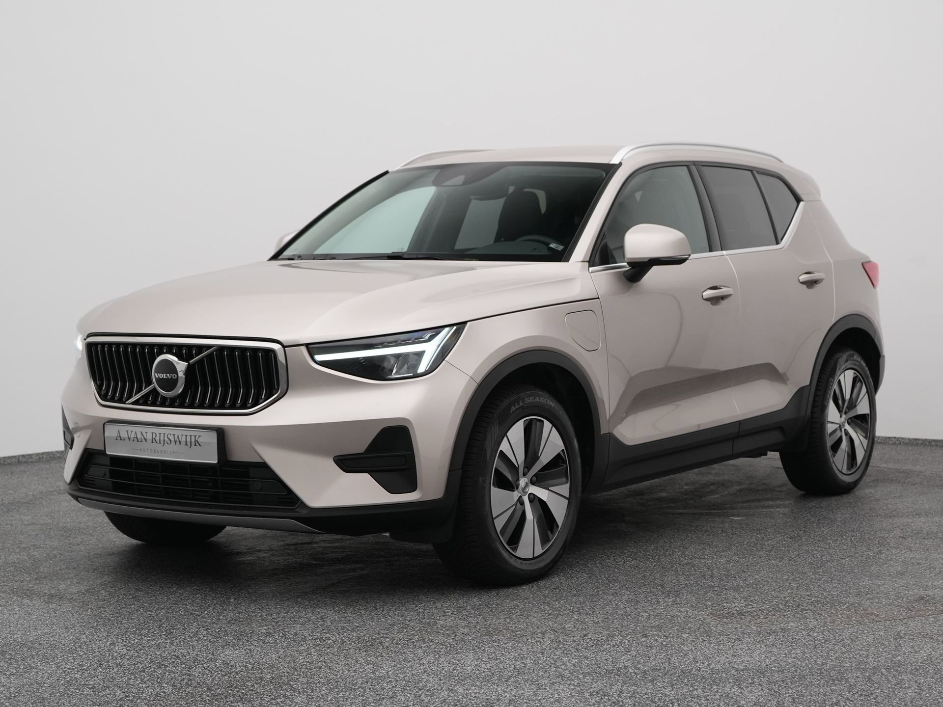Volvo XC40 met kenteken KGH-99-P – vooraanzicht