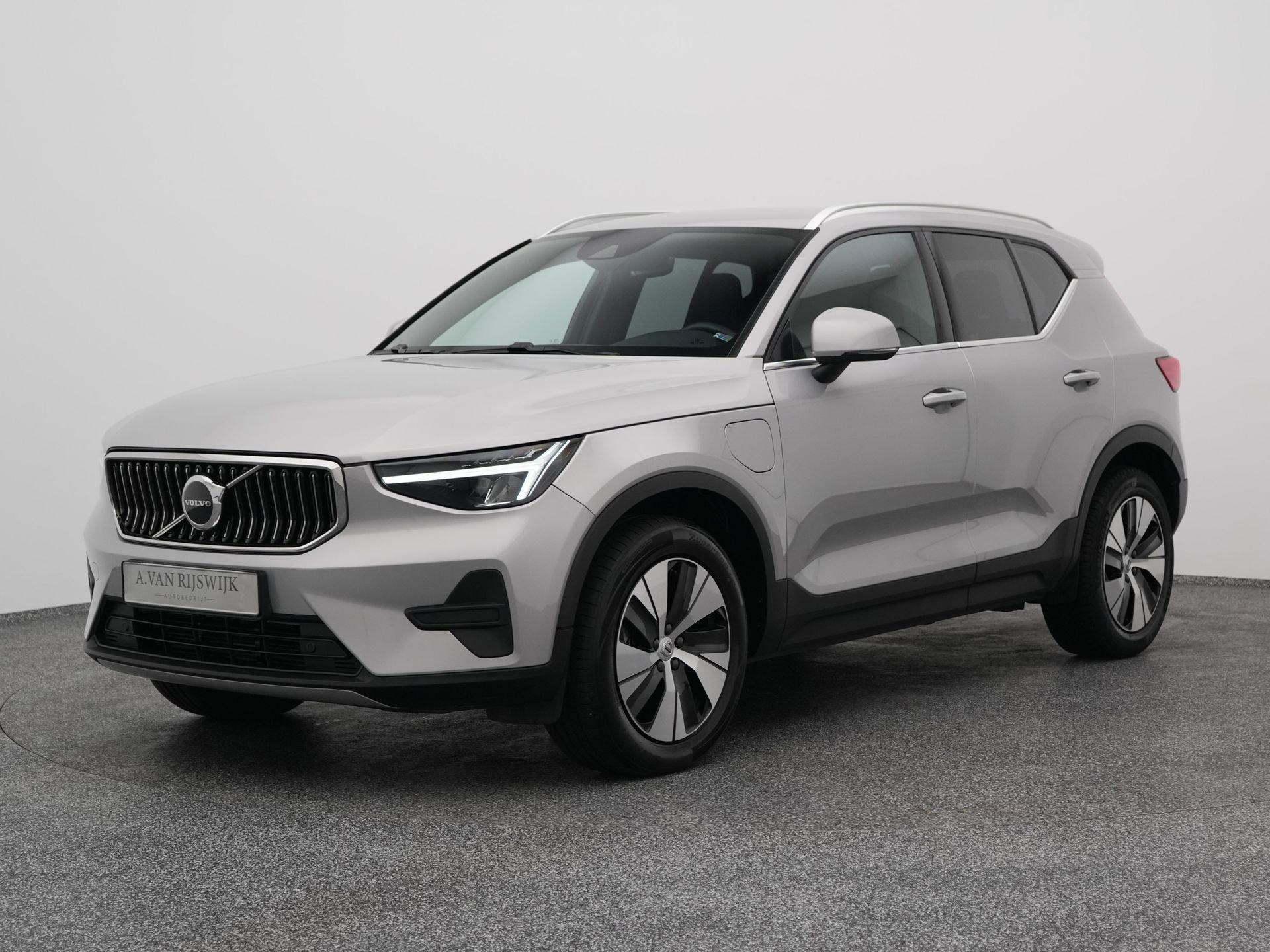 Volvo XC40 met kenteken KHN-90-D – vooraanzicht