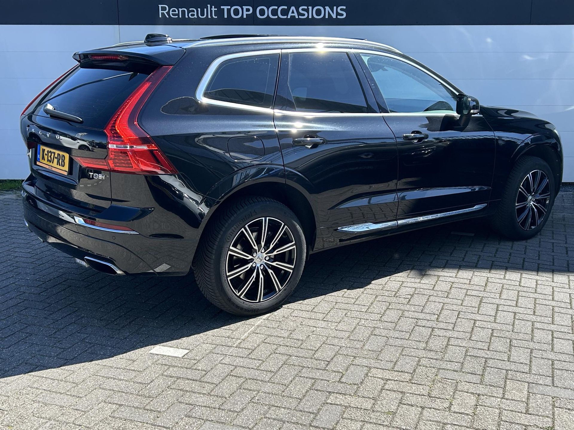 Volvo XC60 met kenteken K-137-RB – achteraanzicht