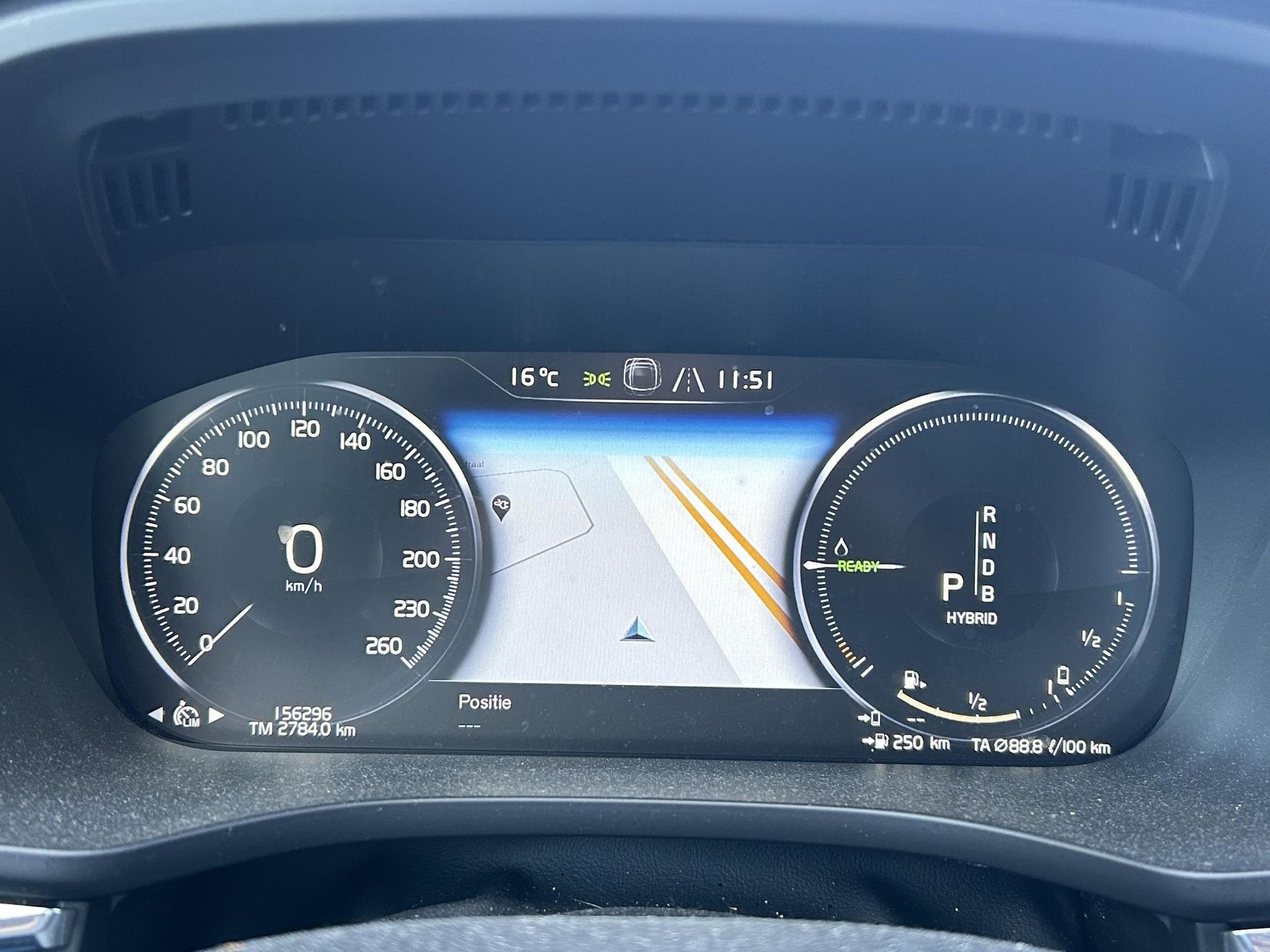 Volvo XC60 met kenteken K-137-RB – dashboard