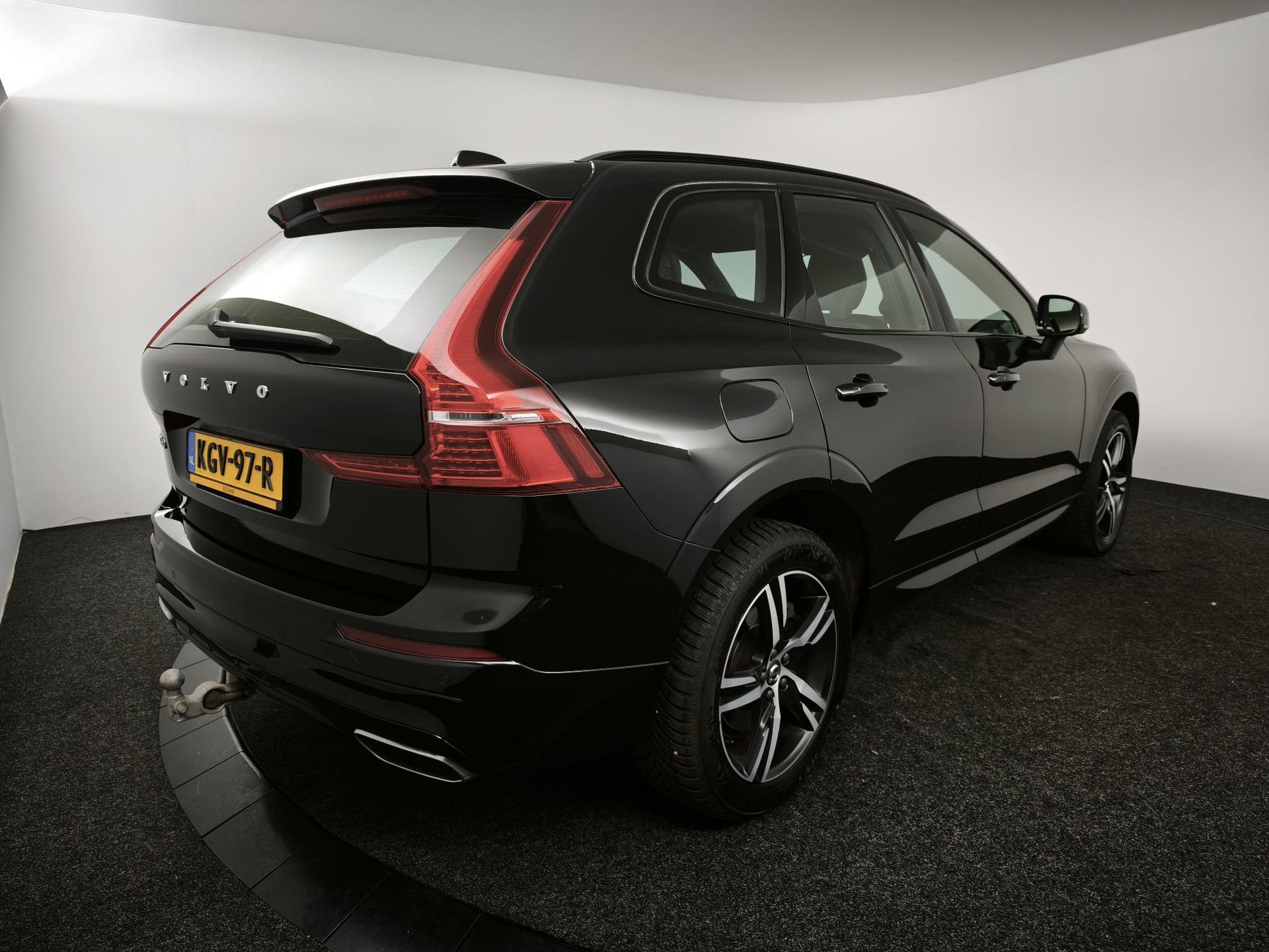Volvo XC60 met kenteken KGV-97-R – achteraanzicht