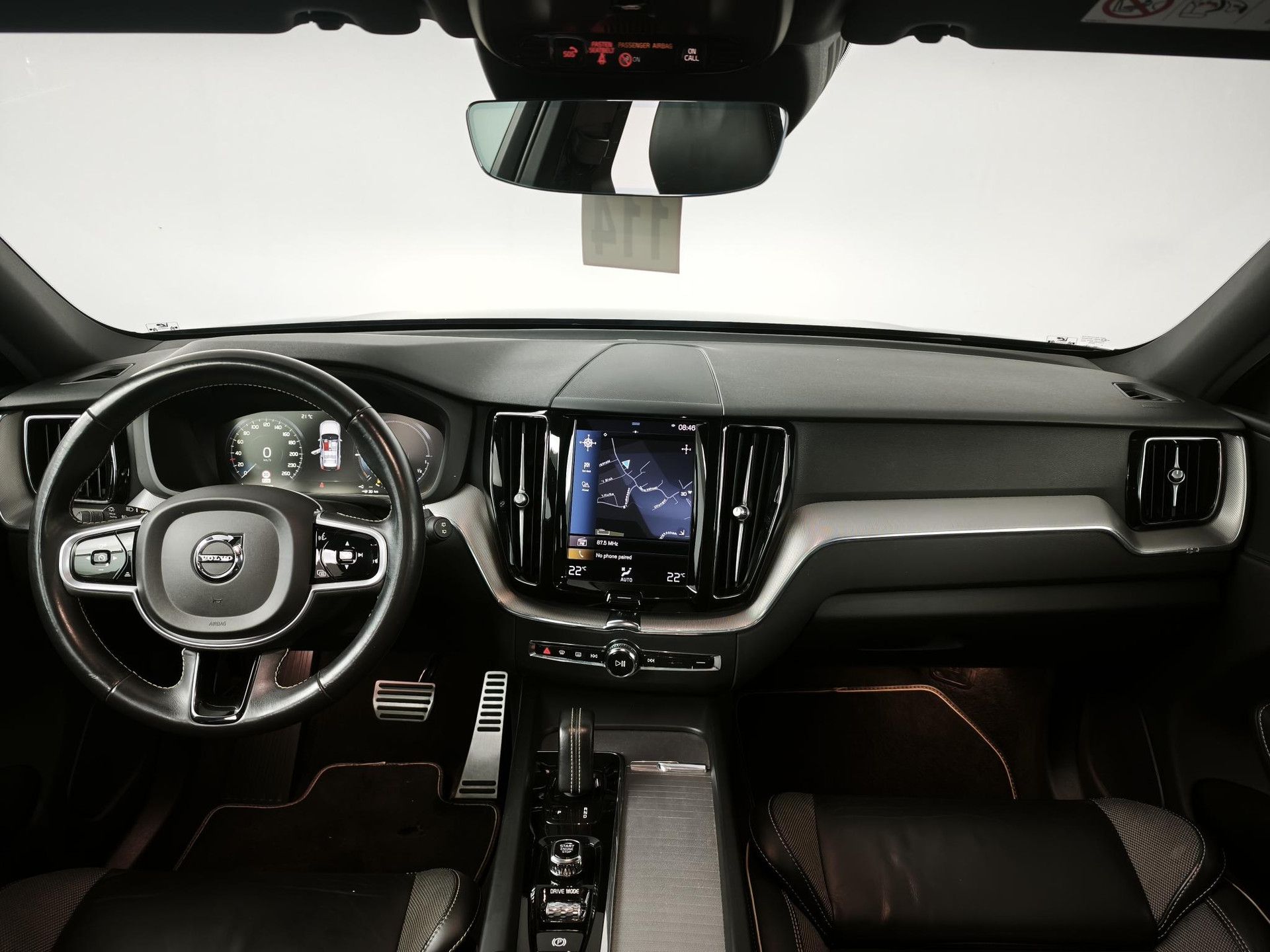 Volvo XC60 met kenteken KGV-97-R – interieur